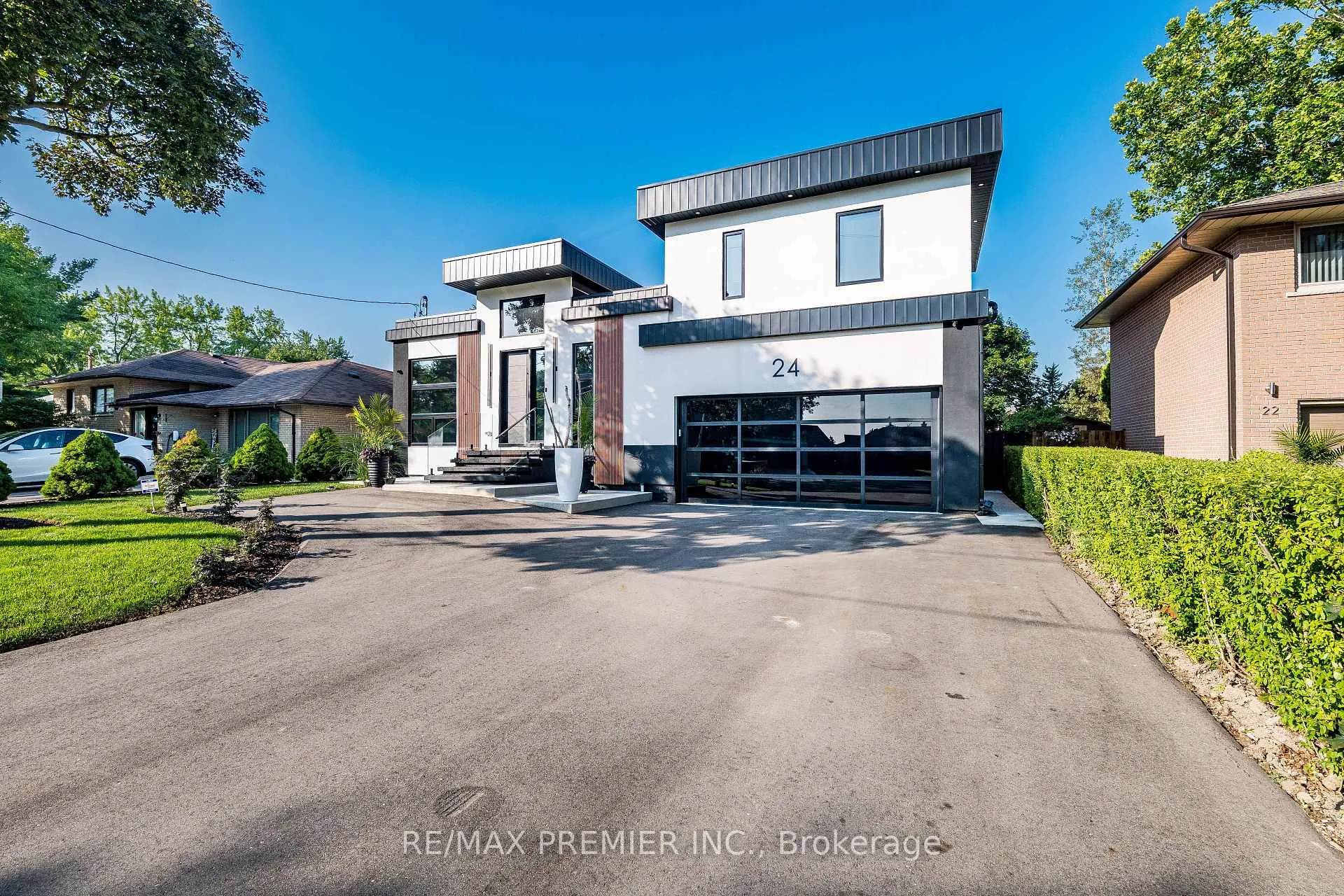 Photo 2 of 24 Gosling Road, Vaughan, Maple — HOMEH