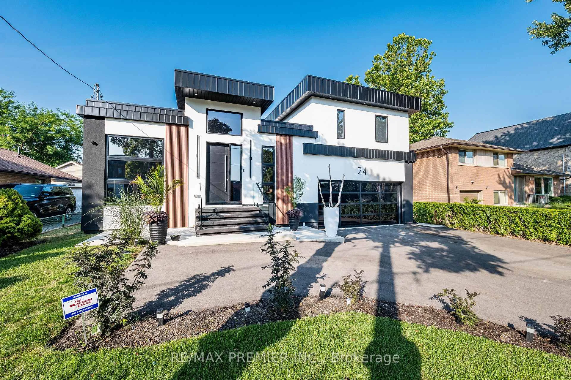Photo 3 of 24 Gosling Road, Vaughan, Maple — HOMEH