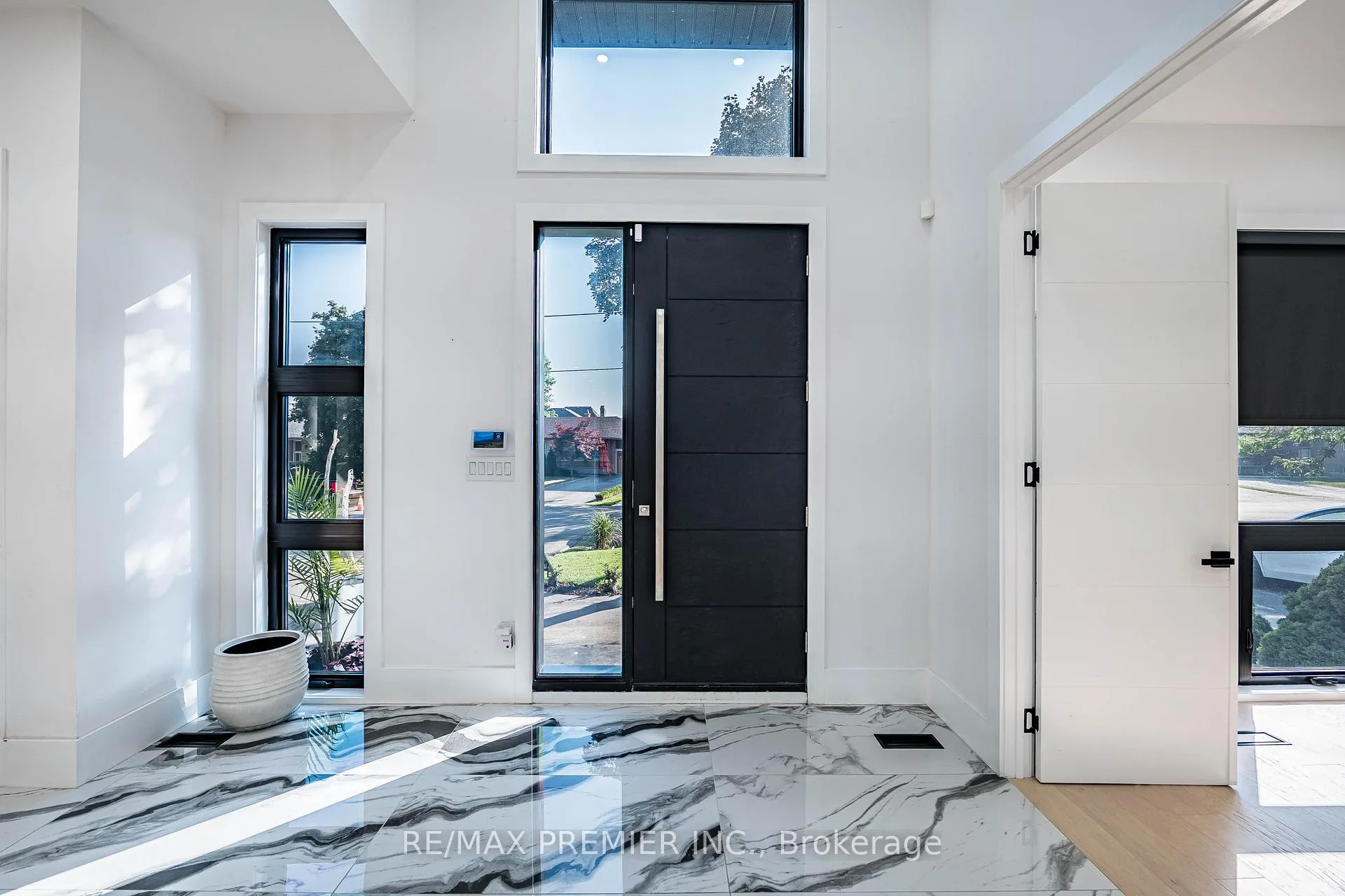 Photo 7 of 24 Gosling Road, Vaughan, Maple — HOMEH