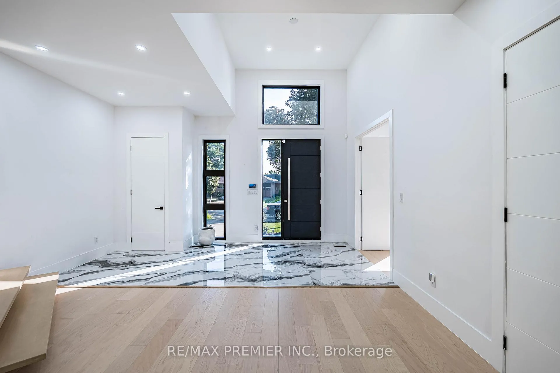 Photo 8 of 24 Gosling Road, Vaughan, Maple — HOMEH
