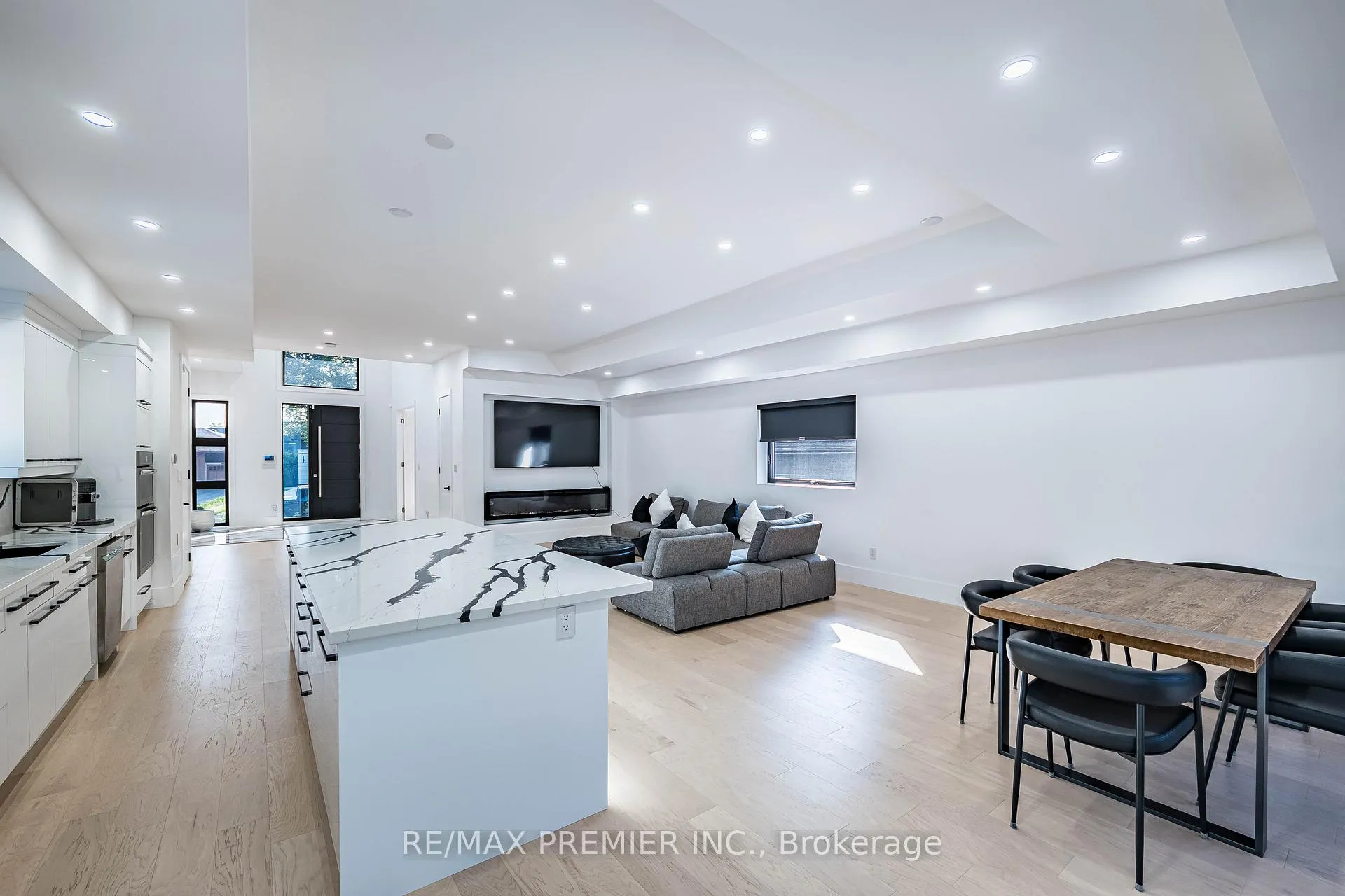 Photo 13 of 24 Gosling Road, Vaughan, Maple — HOMEH