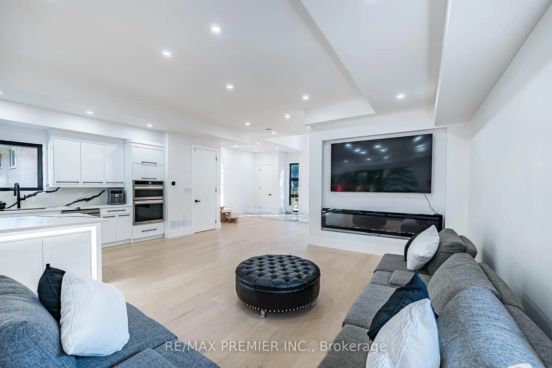 Photo 16 of 24 Gosling Road, Vaughan, Maple — HOMEH