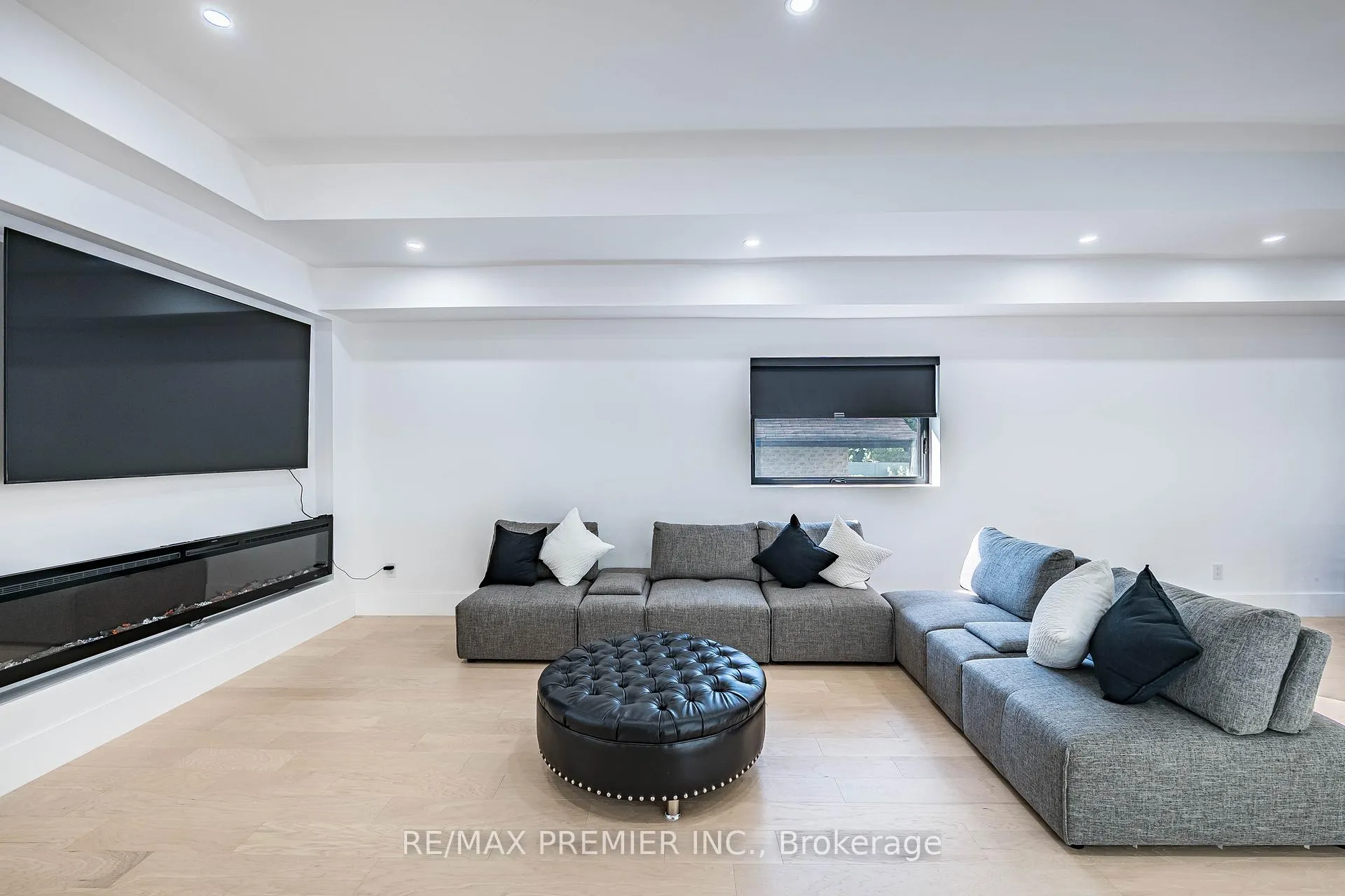 Photo 17 of 24 Gosling Road, Vaughan, Maple — HOMEH