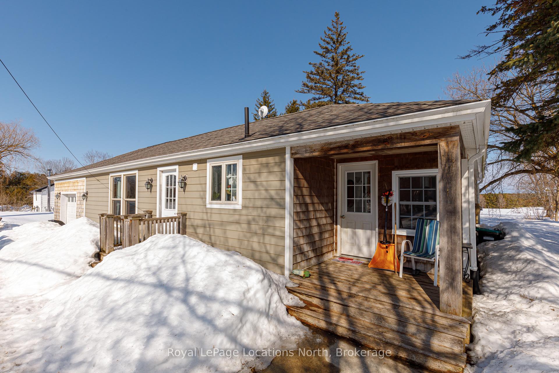 Front of 1046 County 124 Road N