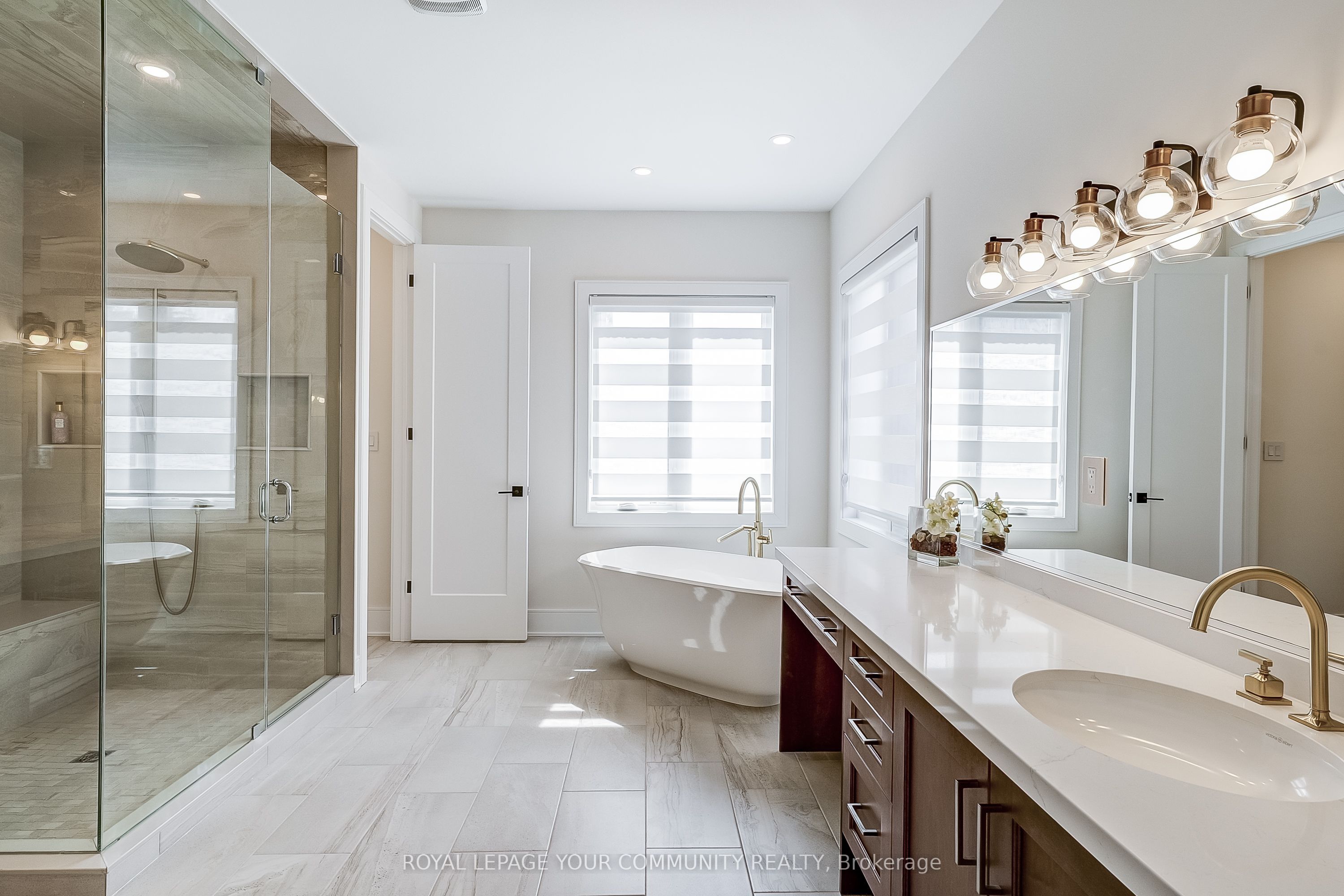 Photo 36 of 176 Farrell Road, Vaughan, Patterson — HOMEH