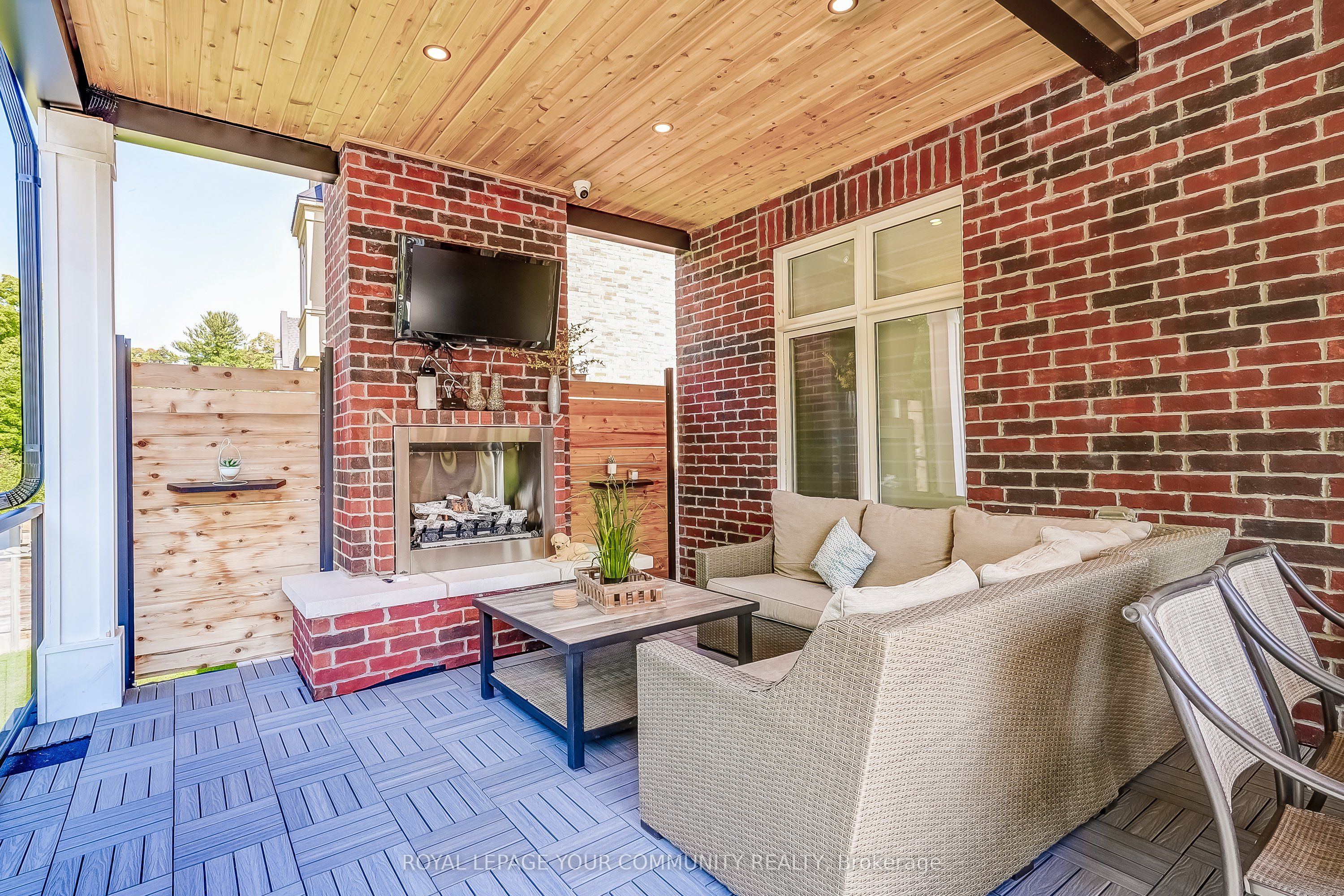Photo 10 of 176 Farrell Road, Vaughan, Patterson — HOMEH