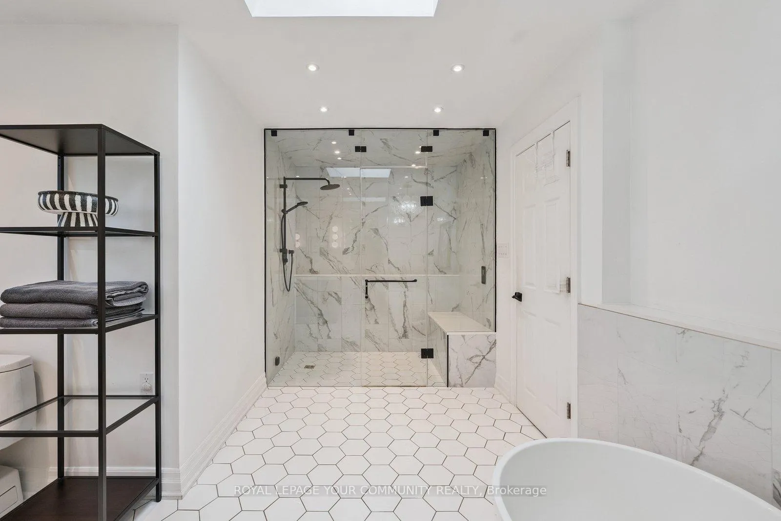 Photo 24 of 35 Lunau Lane, Markham, Aileen-Willowbrook — HOMEH