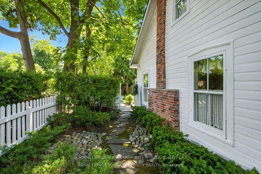 Photo 3 of 39 Colborne Street, Markham, Thornhill — HOMEH