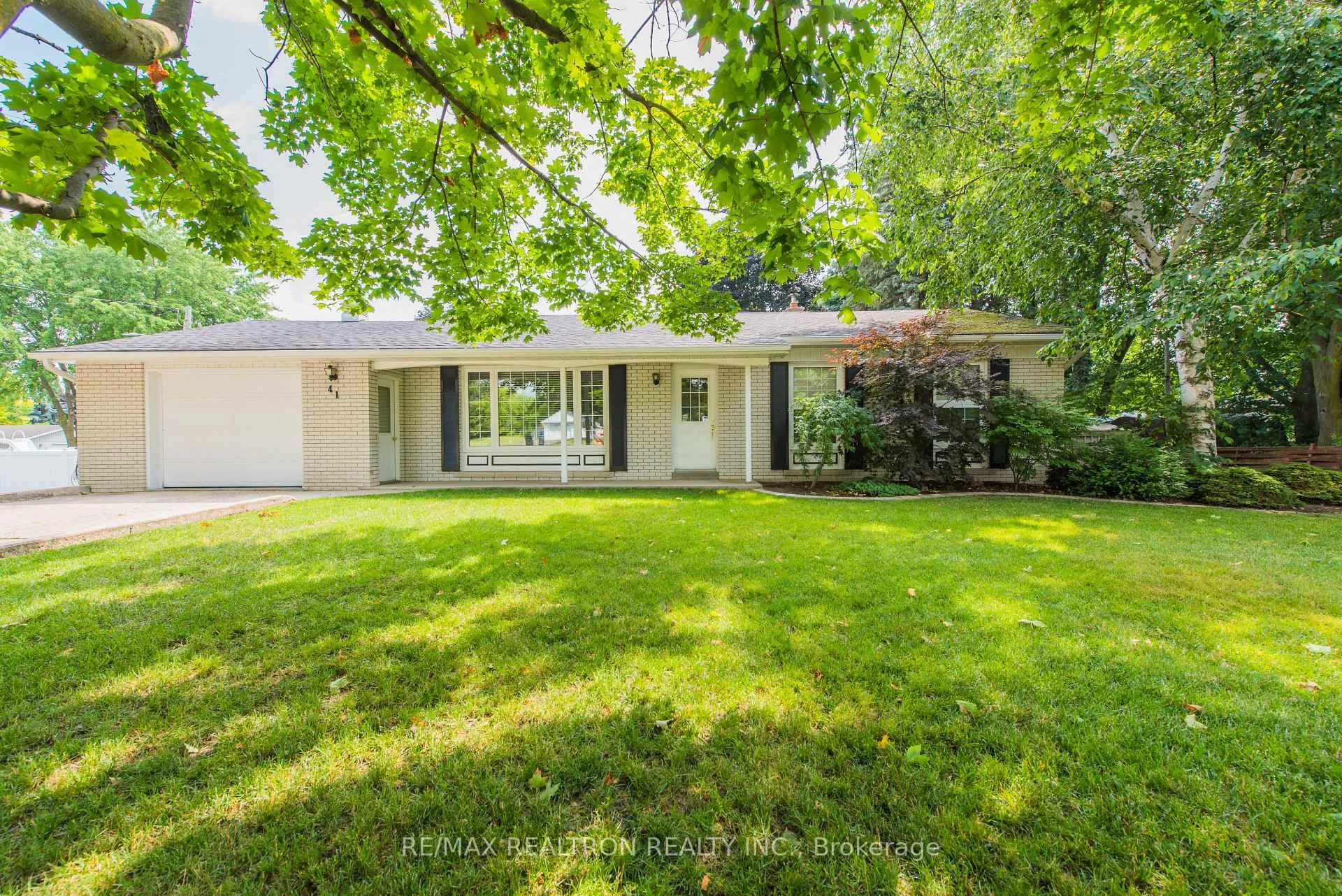 Photo 1 of 41 Downey Avenue, New Tecumseth, Alliston — HOMEH