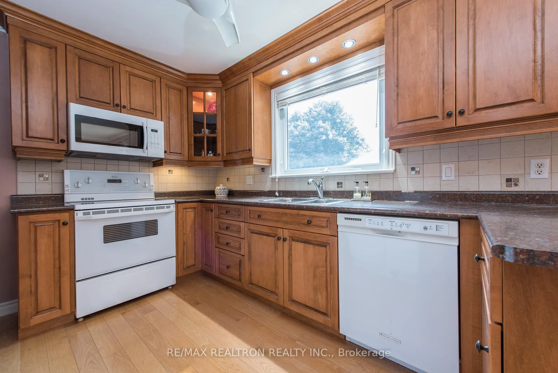 Photo 10 of 41 Downey Avenue, New Tecumseth, Alliston — HOMEH