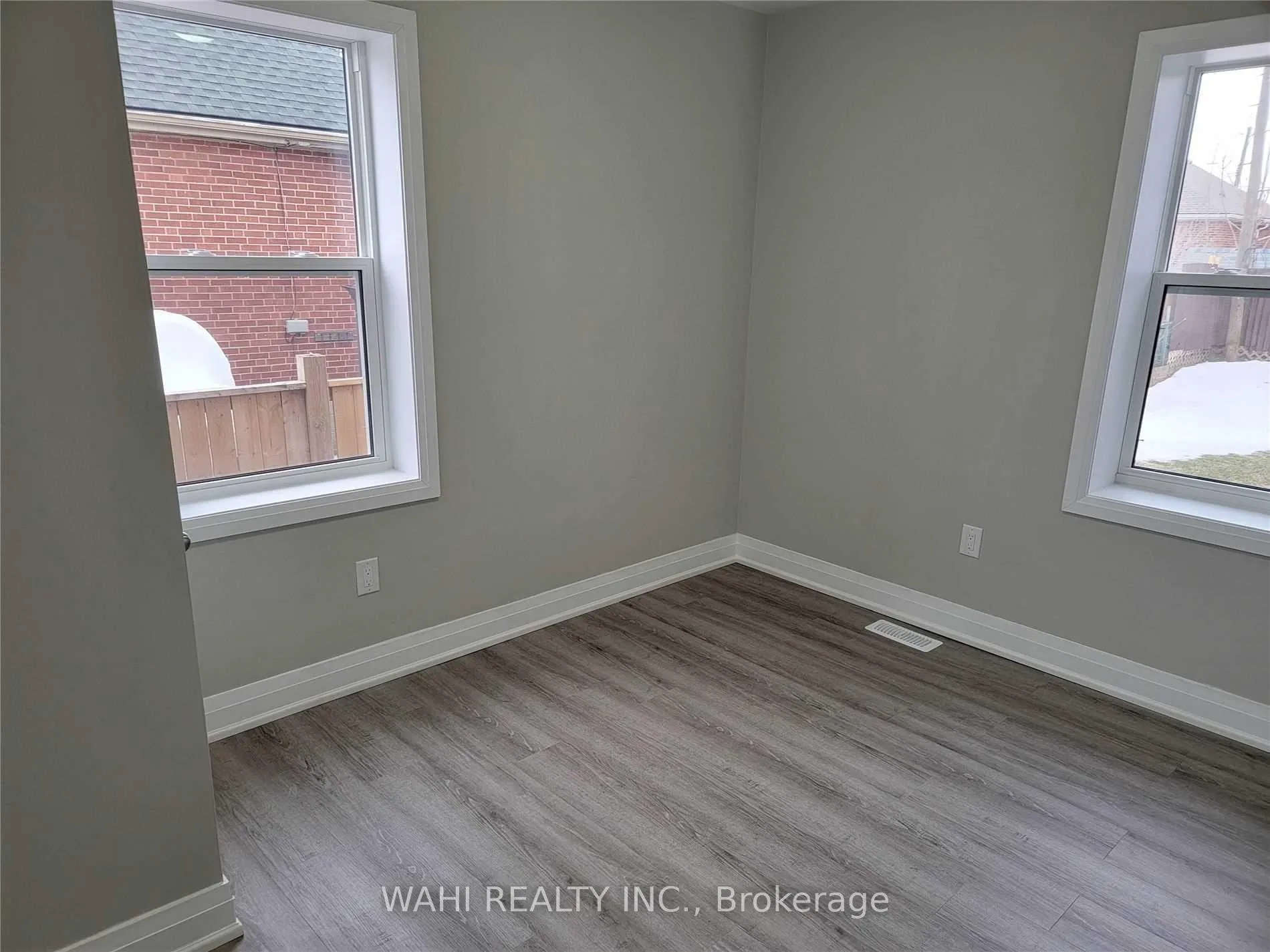 Photo 4 of Unit UPPER, 108 Adair Avenue S, Hamilton, Glenview — HOMEH