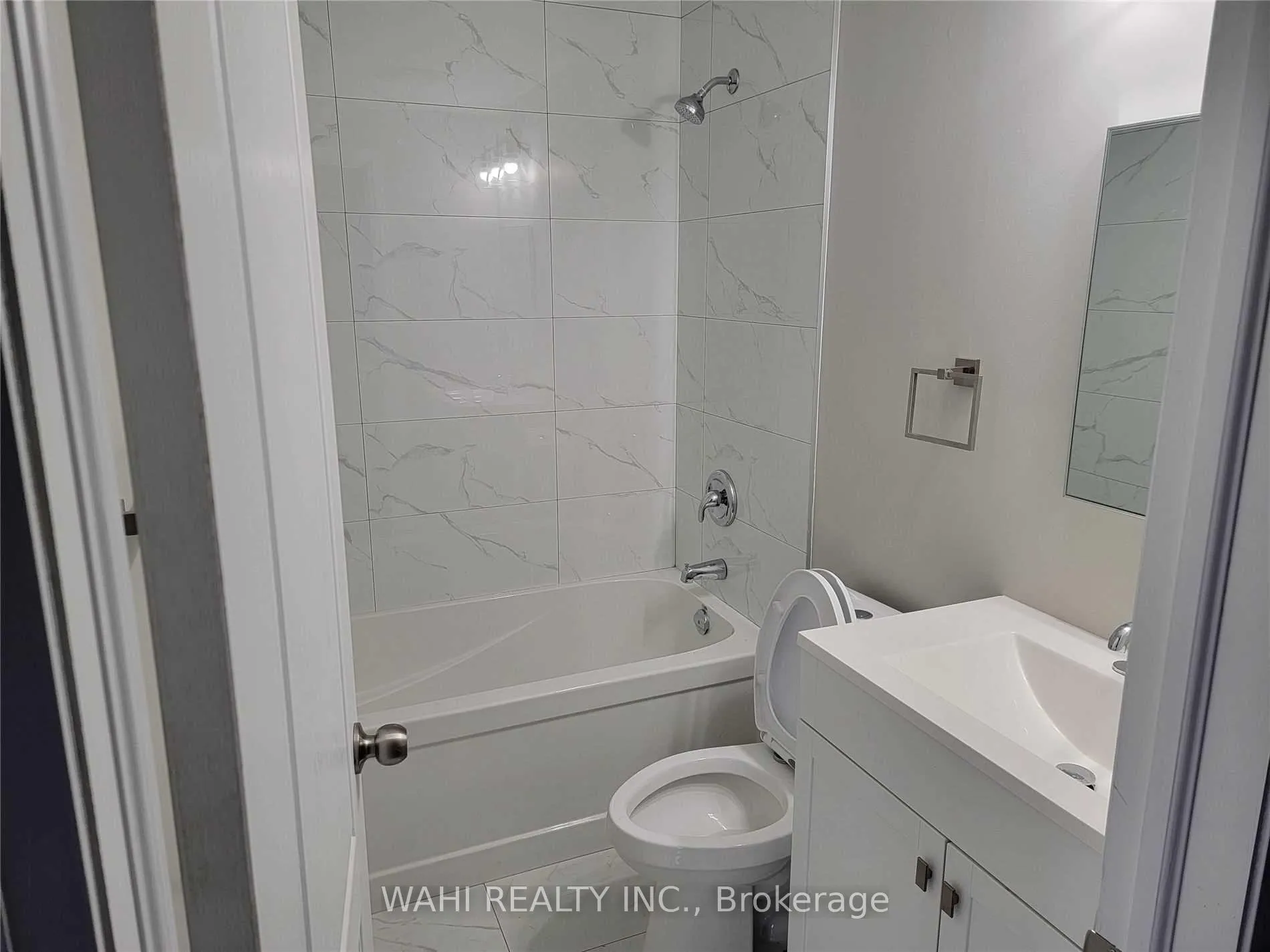 Photo 5 of Unit UPPER, 108 Adair Avenue S, Hamilton, Glenview — HOMEH