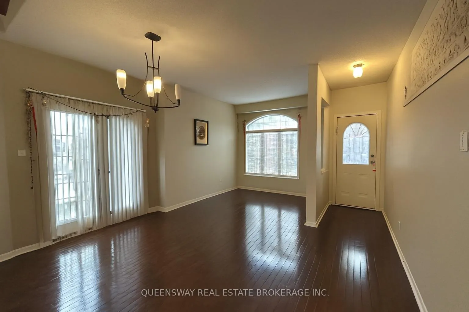 Photo 2 of 23 Robert Attersley Drive E, Whitby, Taunton North — HOMEH