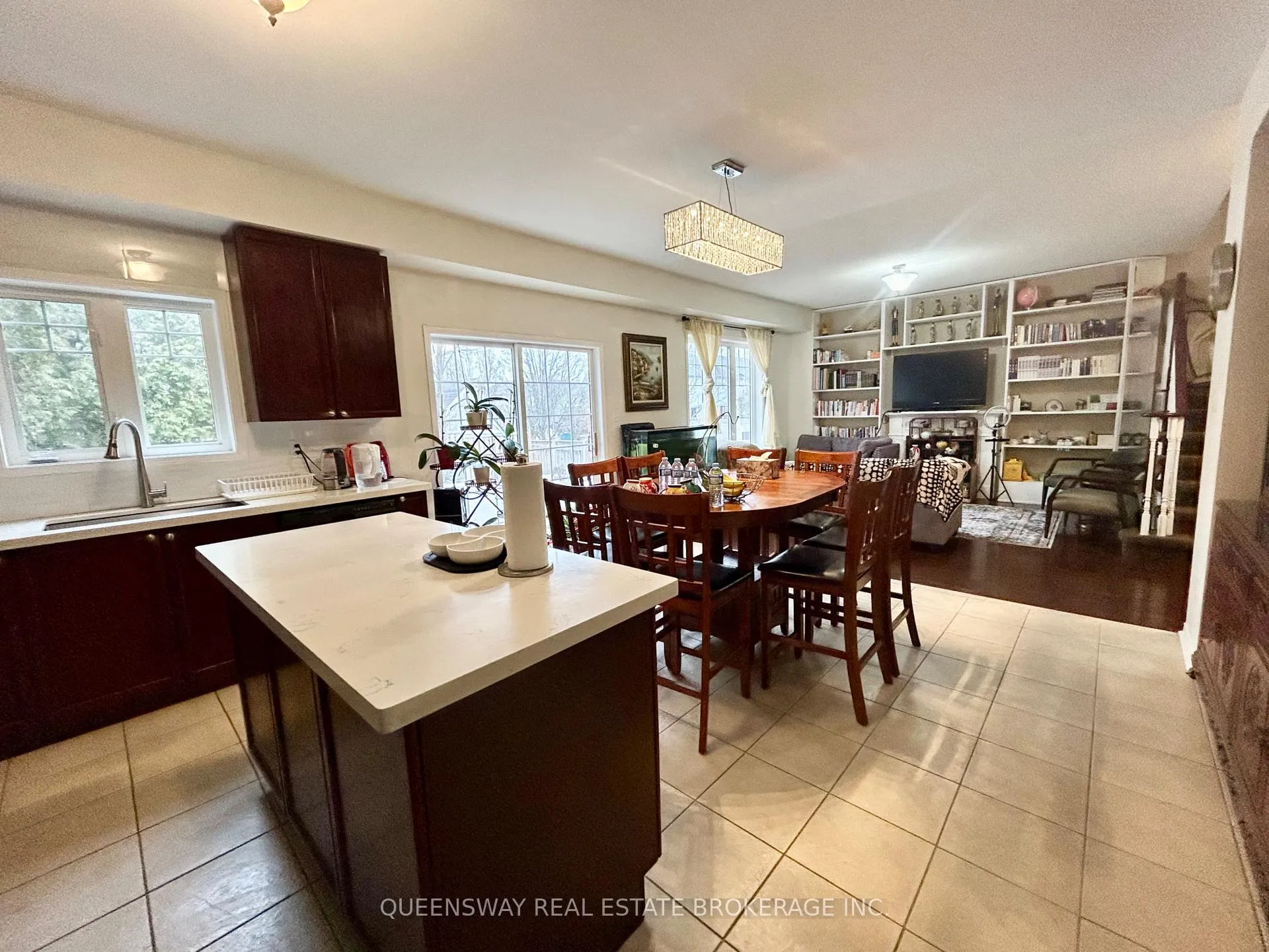 Photo 5 of 23 Robert Attersley Drive E, Whitby, Taunton North — HOMEH