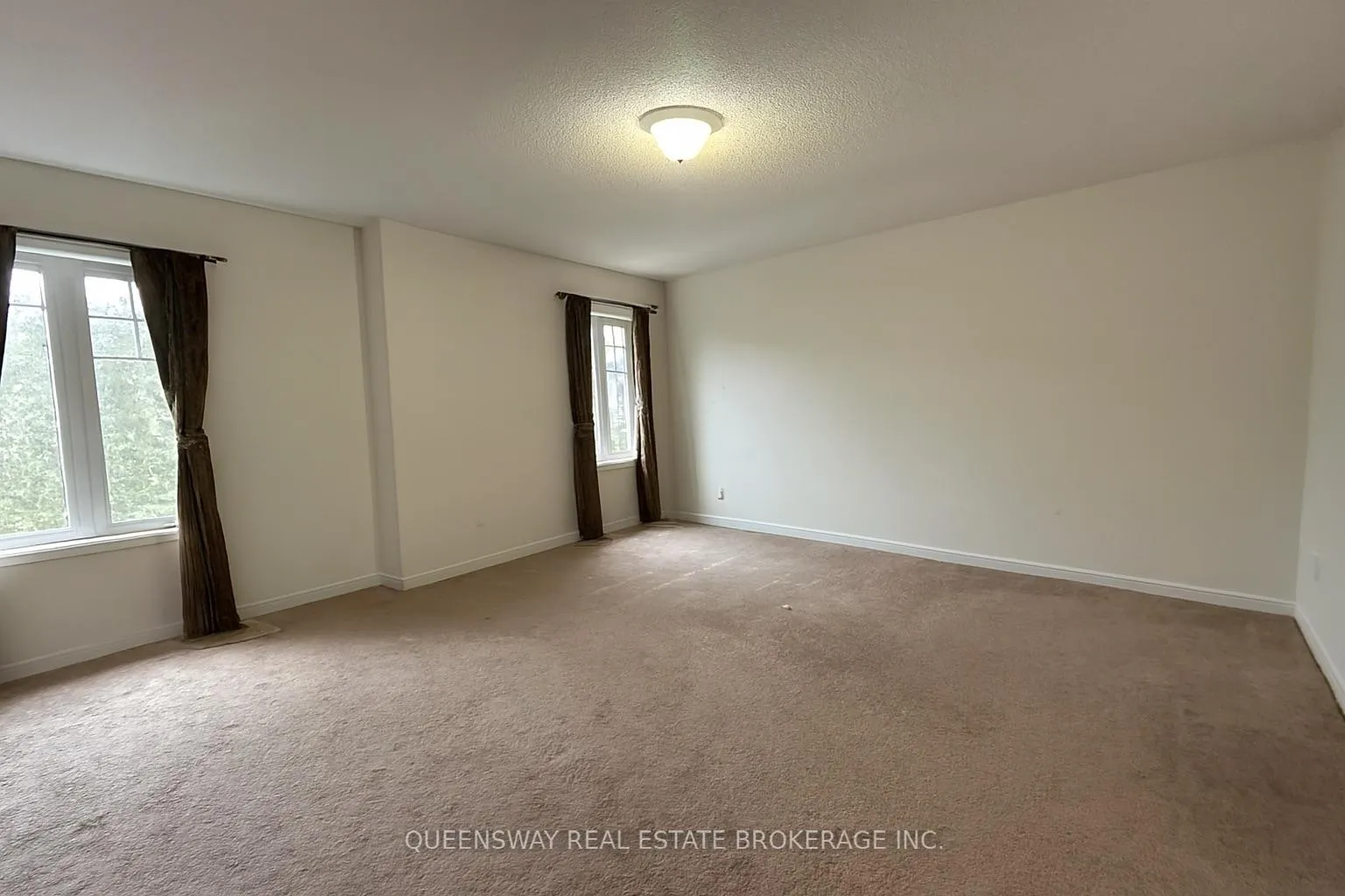 Photo 9 of 23 Robert Attersley Drive E, Whitby, Taunton North — HOMEH