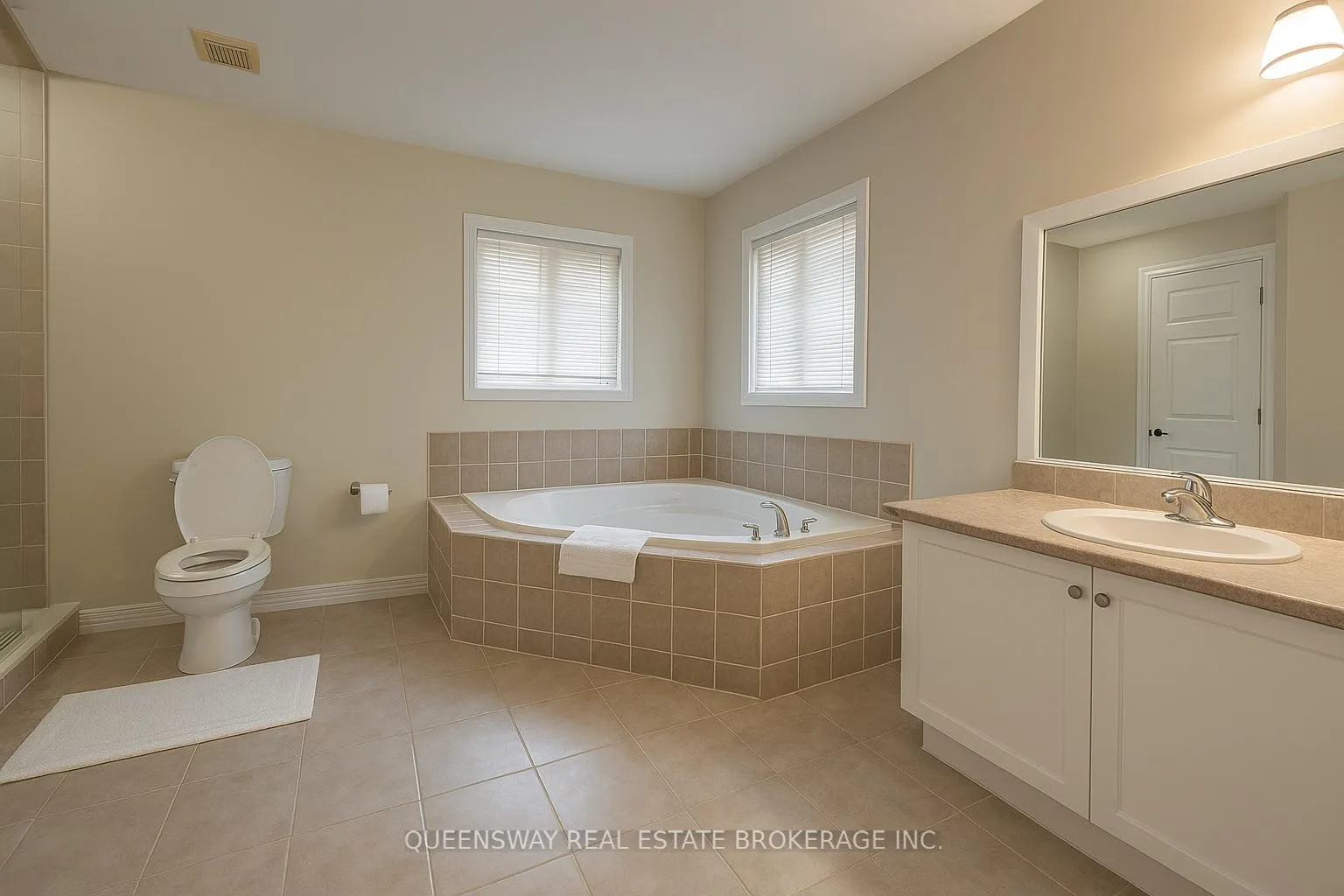 Photo 10 of 23 Robert Attersley Drive E, Whitby, Taunton North — HOMEH