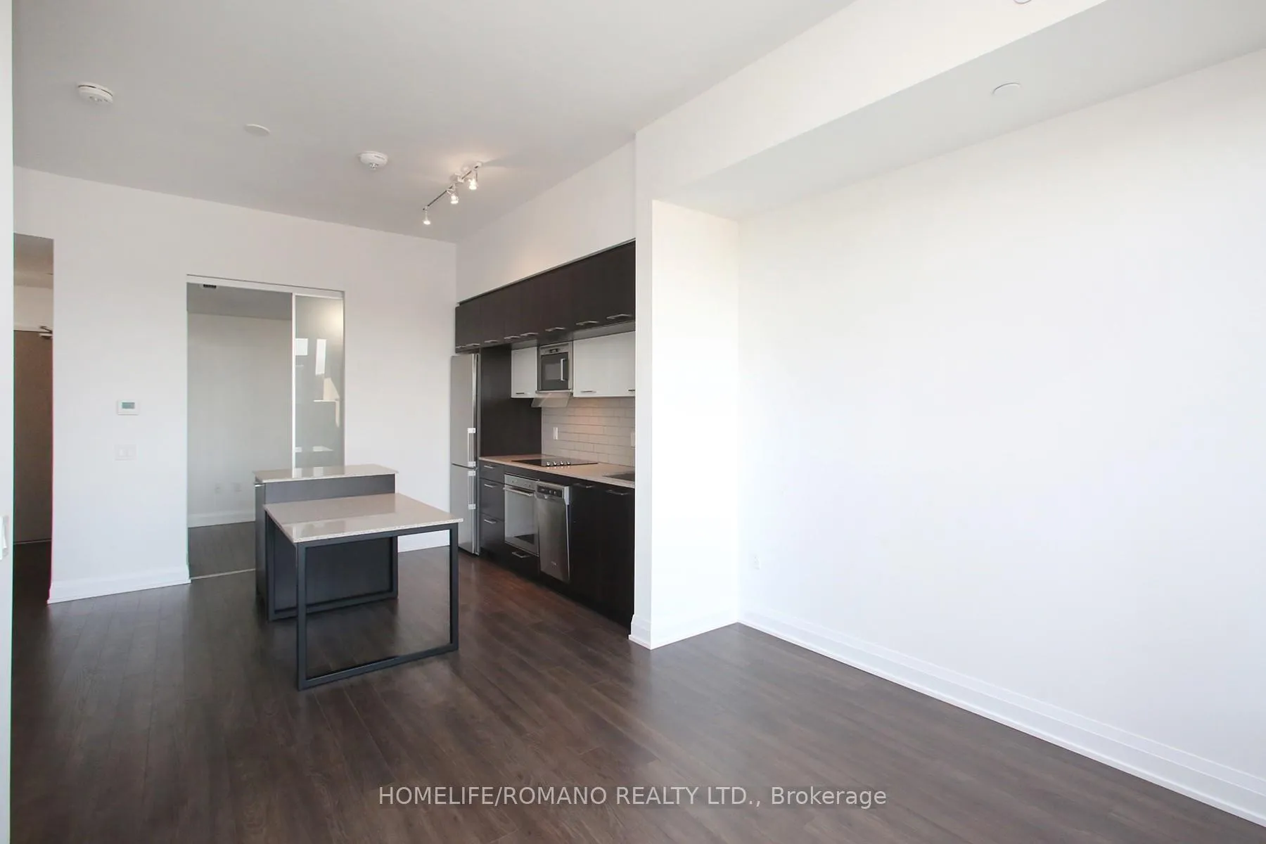 Photo 5 of Unit 305, 4800 Highway 7, Vaughan, East Woodbridge — HOMEH