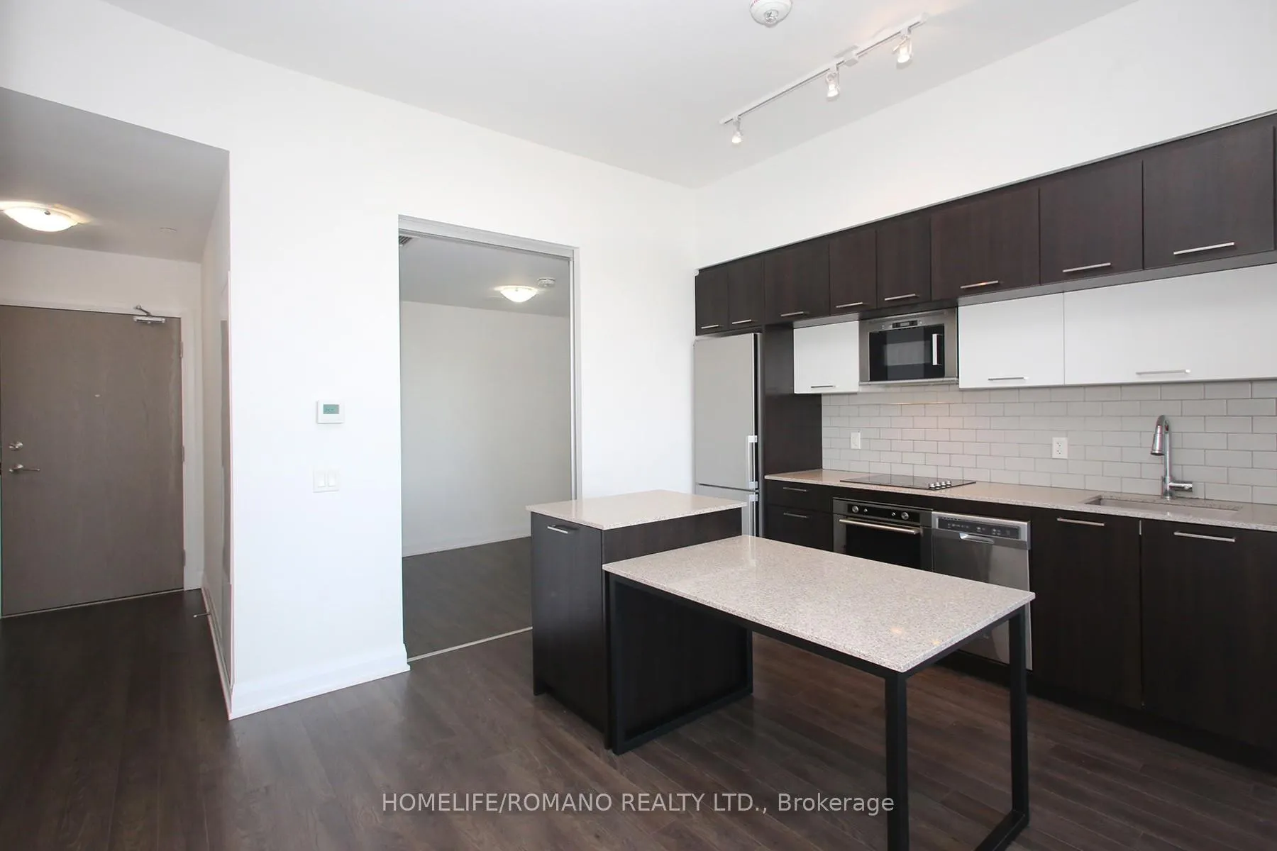 Photo 6 of Unit 305, 4800 Highway 7, Vaughan, East Woodbridge — HOMEH