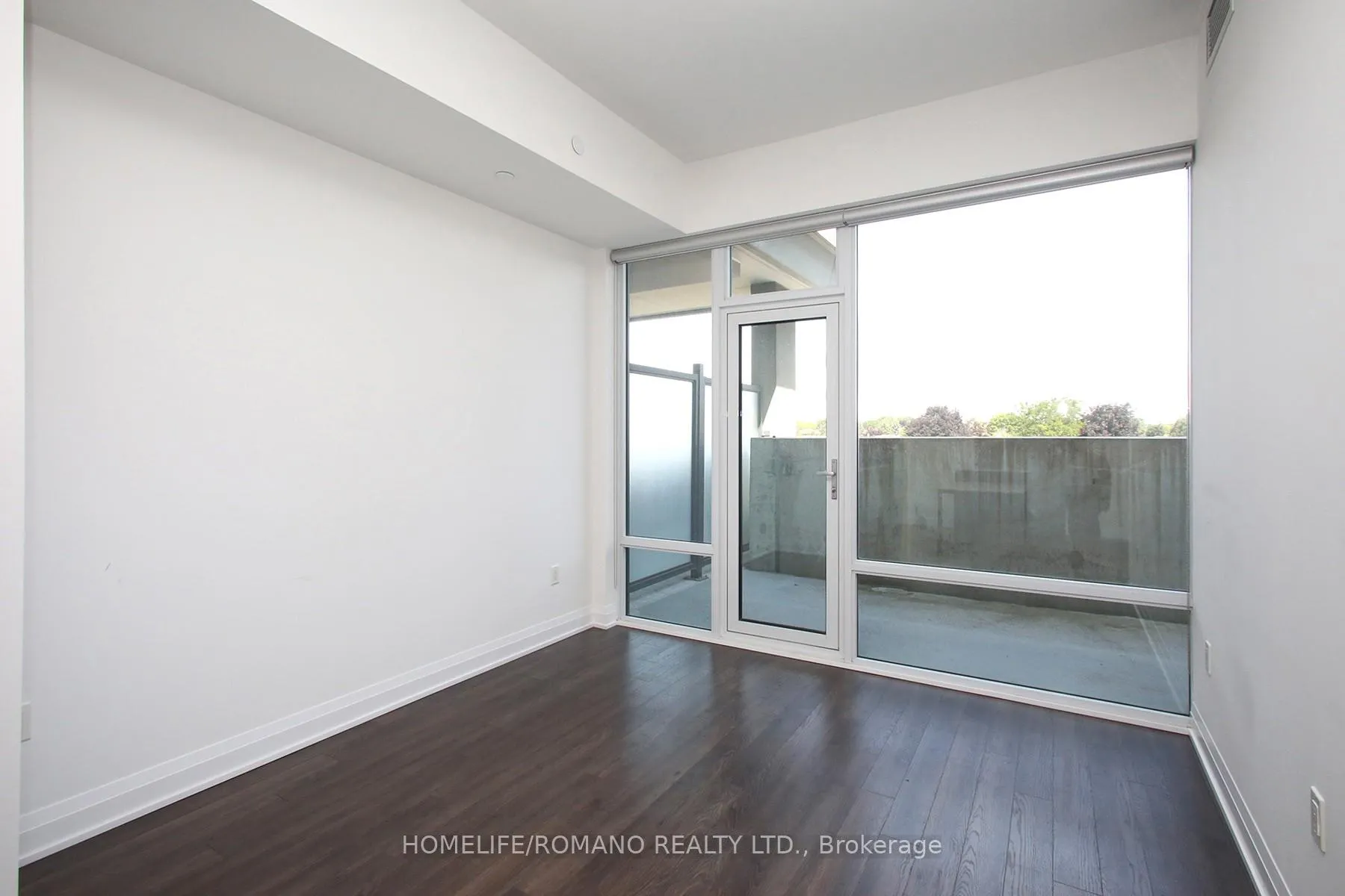 Photo 7 of Unit 305, 4800 Highway 7, Vaughan, East Woodbridge — HOMEH