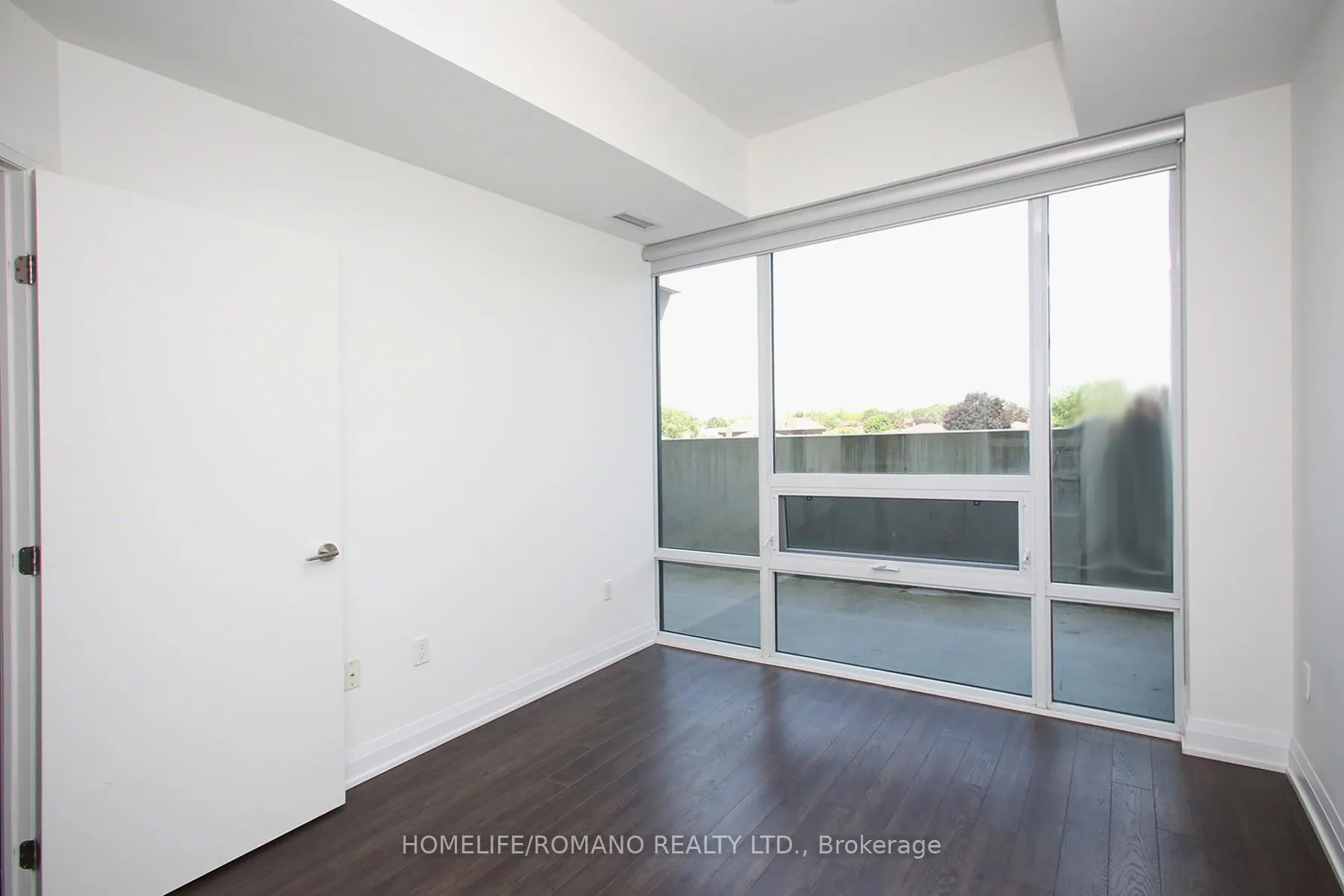 Photo 8 of Unit 305, 4800 Highway 7, Vaughan, East Woodbridge — HOMEH