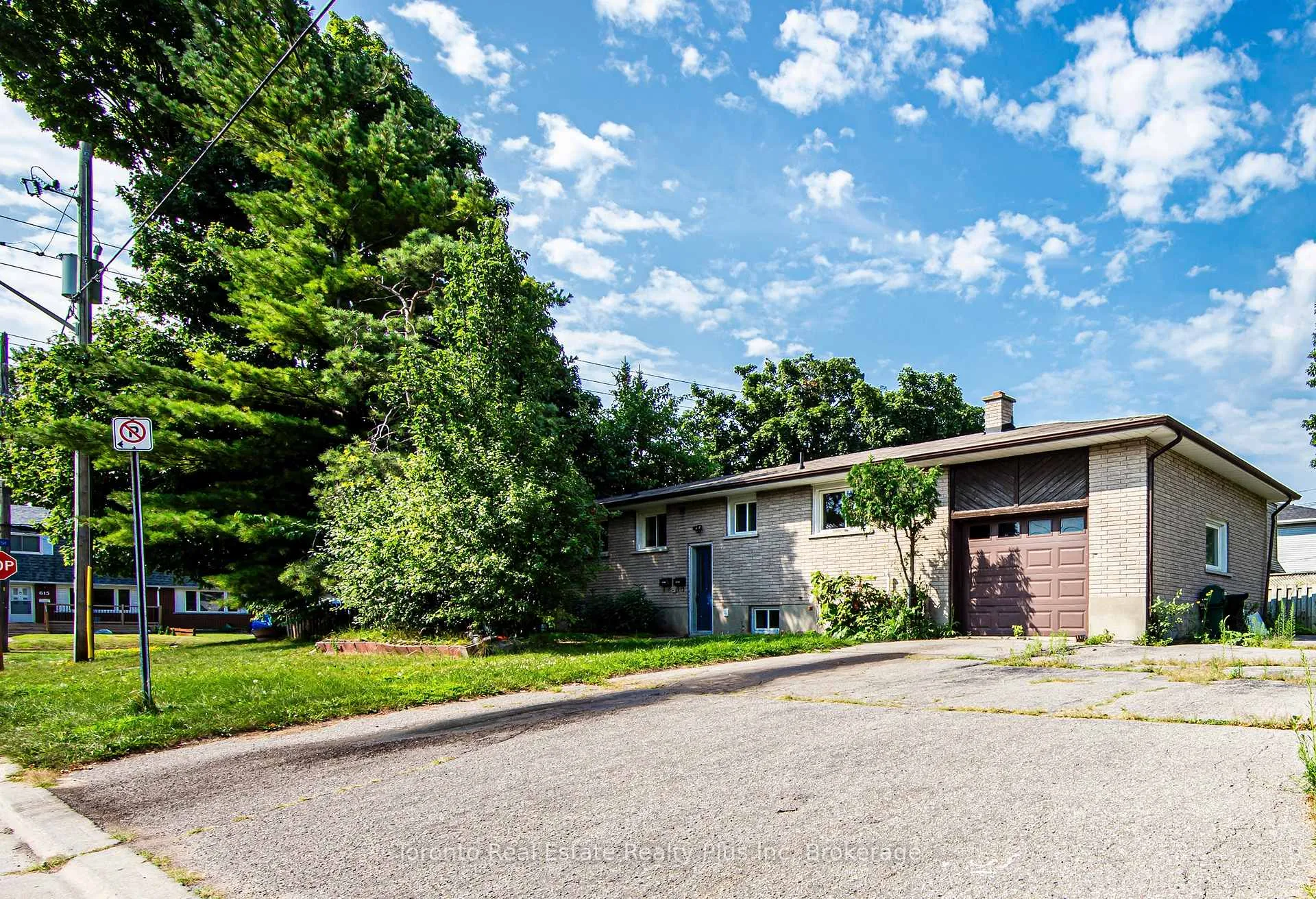 Photo 1 of 614 Gibb Street, Oshawa, Vanier — HOMEH