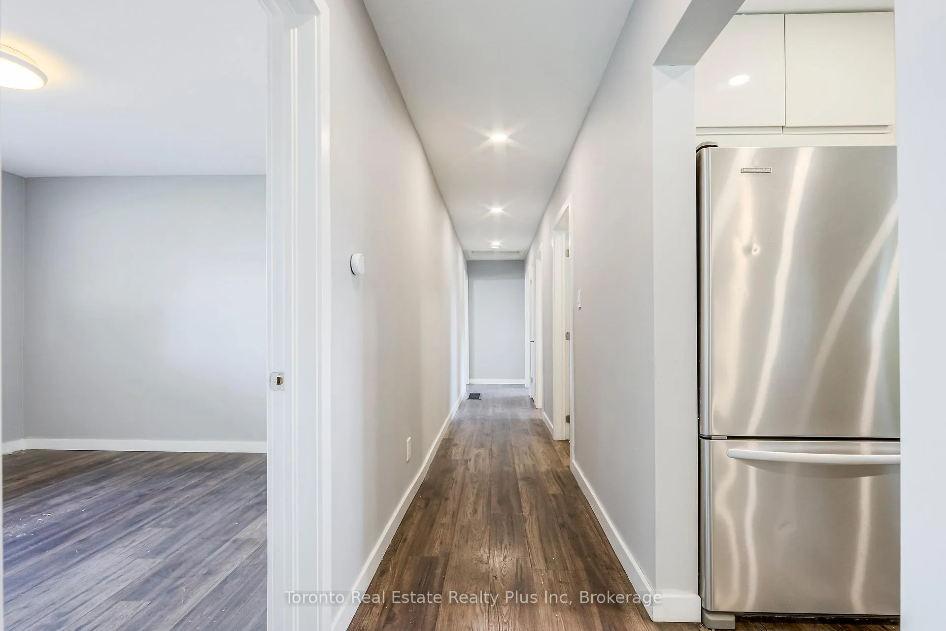 Photo 4 of 614 Gibb Street, Oshawa, Vanier — HOMEH