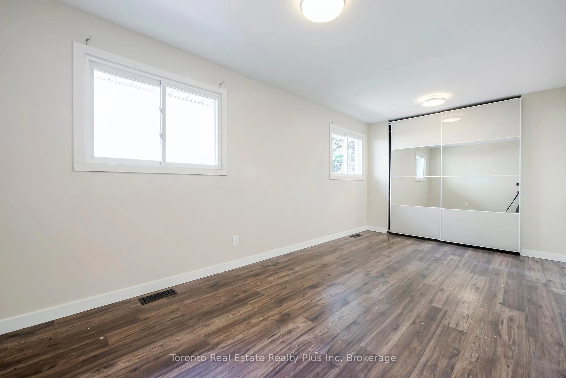 Photo 9 of 614 Gibb Street, Oshawa, Vanier — HOMEH