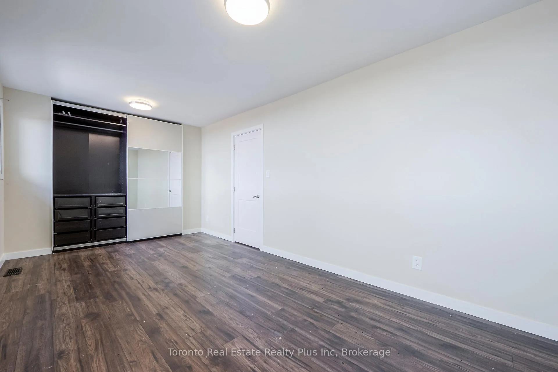 Photo 10 of 614 Gibb Street, Oshawa, Vanier — HOMEH