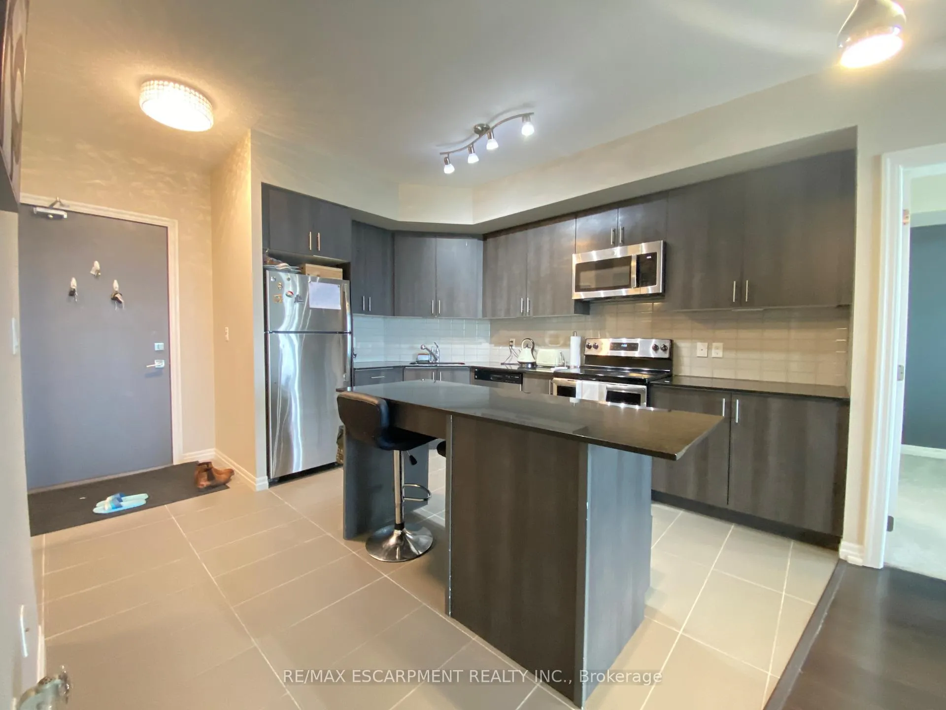 Photo 4 of Unit 710, 560 North Service Road, Grimsby, Grimsby Beach — HOMEH
