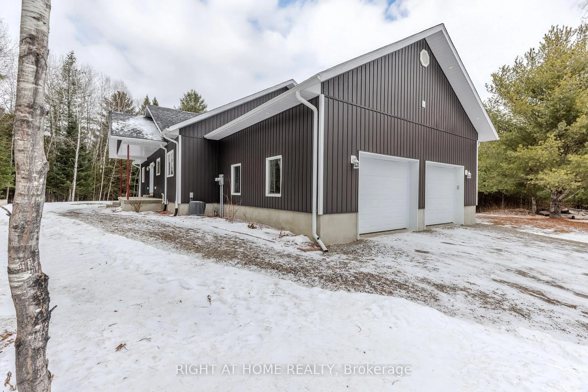 Photo 4 of 954 Germanicus Road, North Algona Wilberforce, North Algona/Wilberforce Twp — HOMEH