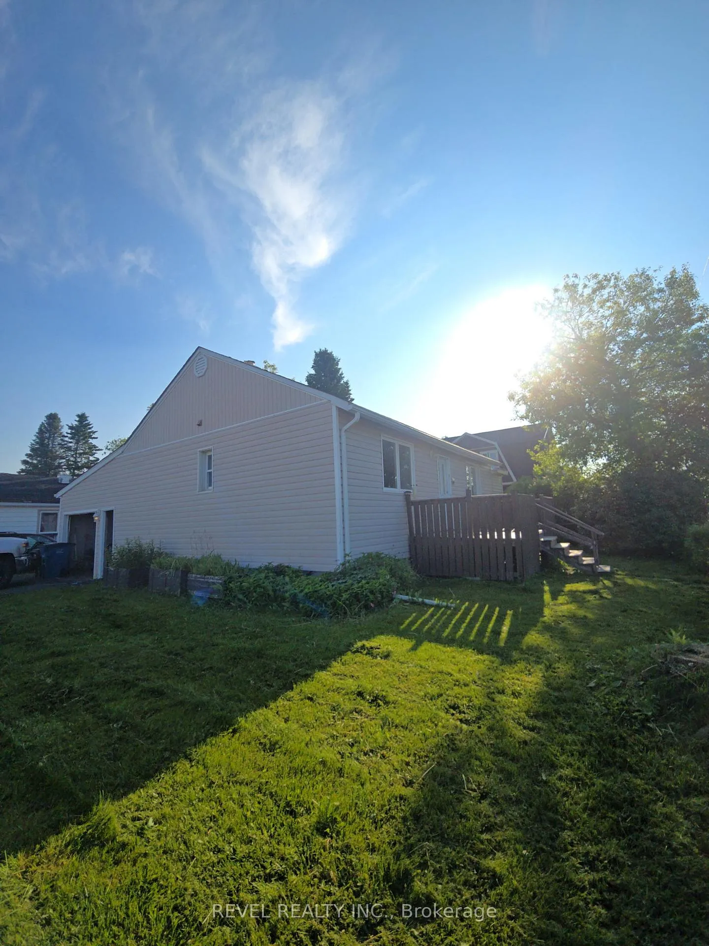 Photo 2 of 39 Fourth Street W, Cochrane — HOMEH