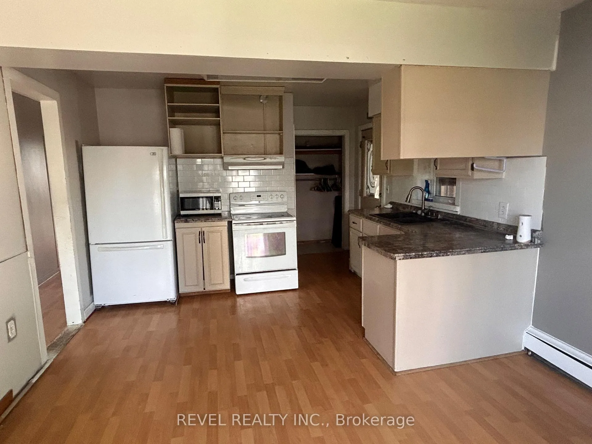 Photo 5 of 39 Fourth Street W, Cochrane — HOMEH