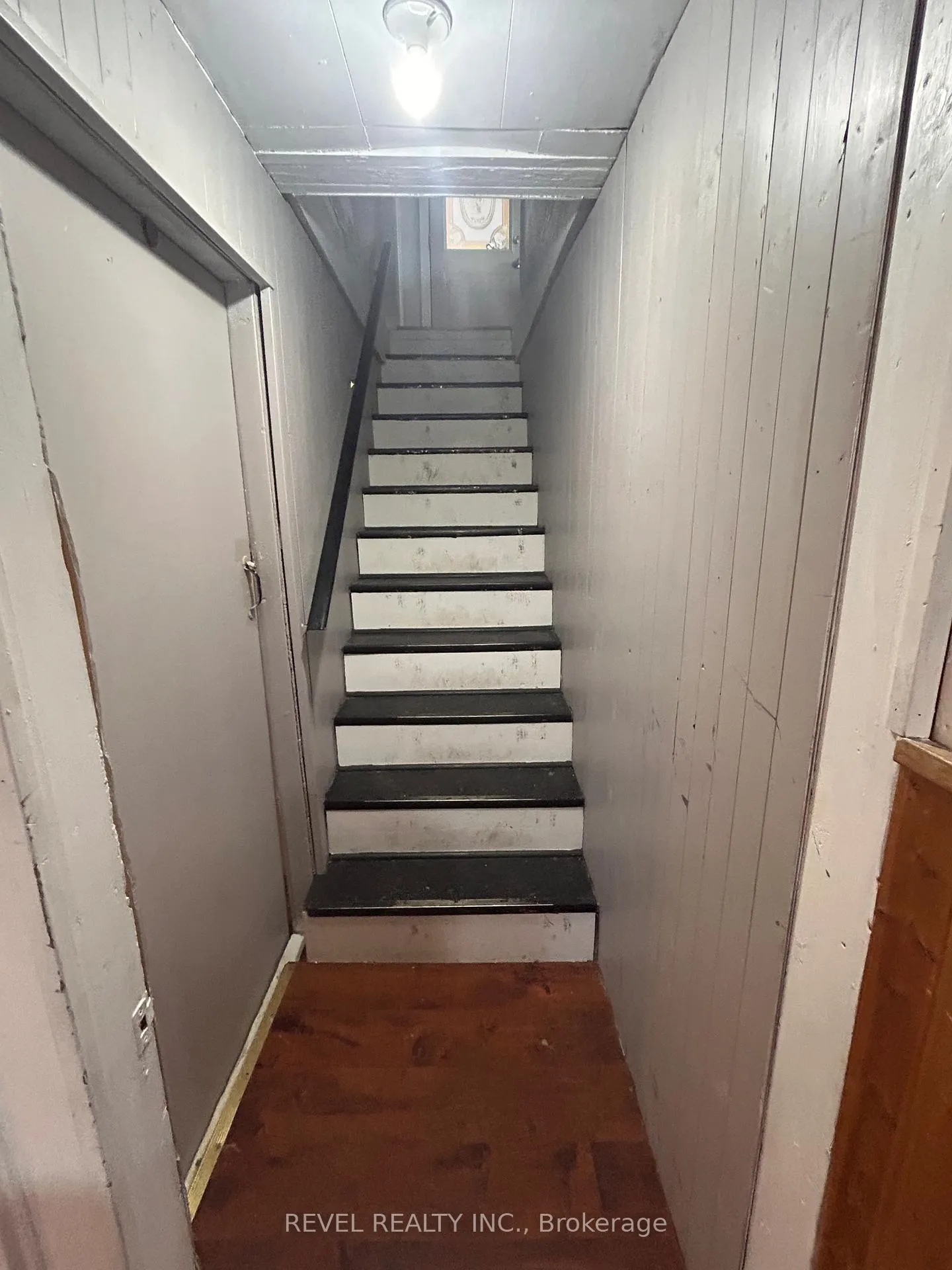 Photo 13 of 39 Fourth Street W, Cochrane — HOMEH