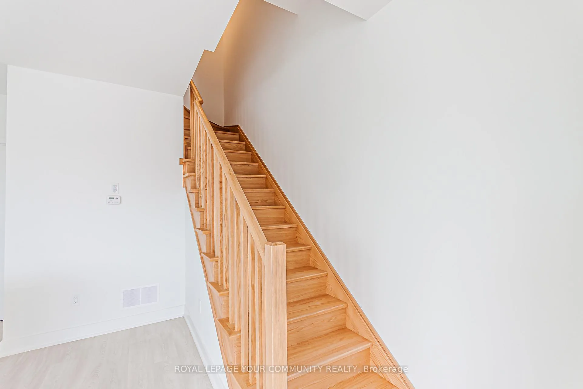 Photo 10 of 34 Alpine Symphony Path, Oshawa, Windfields — HOMEH