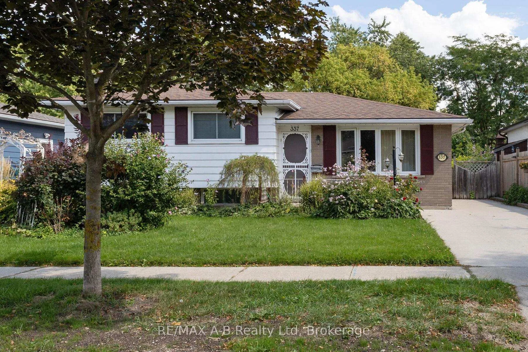 Photo 2 of 337 Willow Street, Stratford — HOMEH