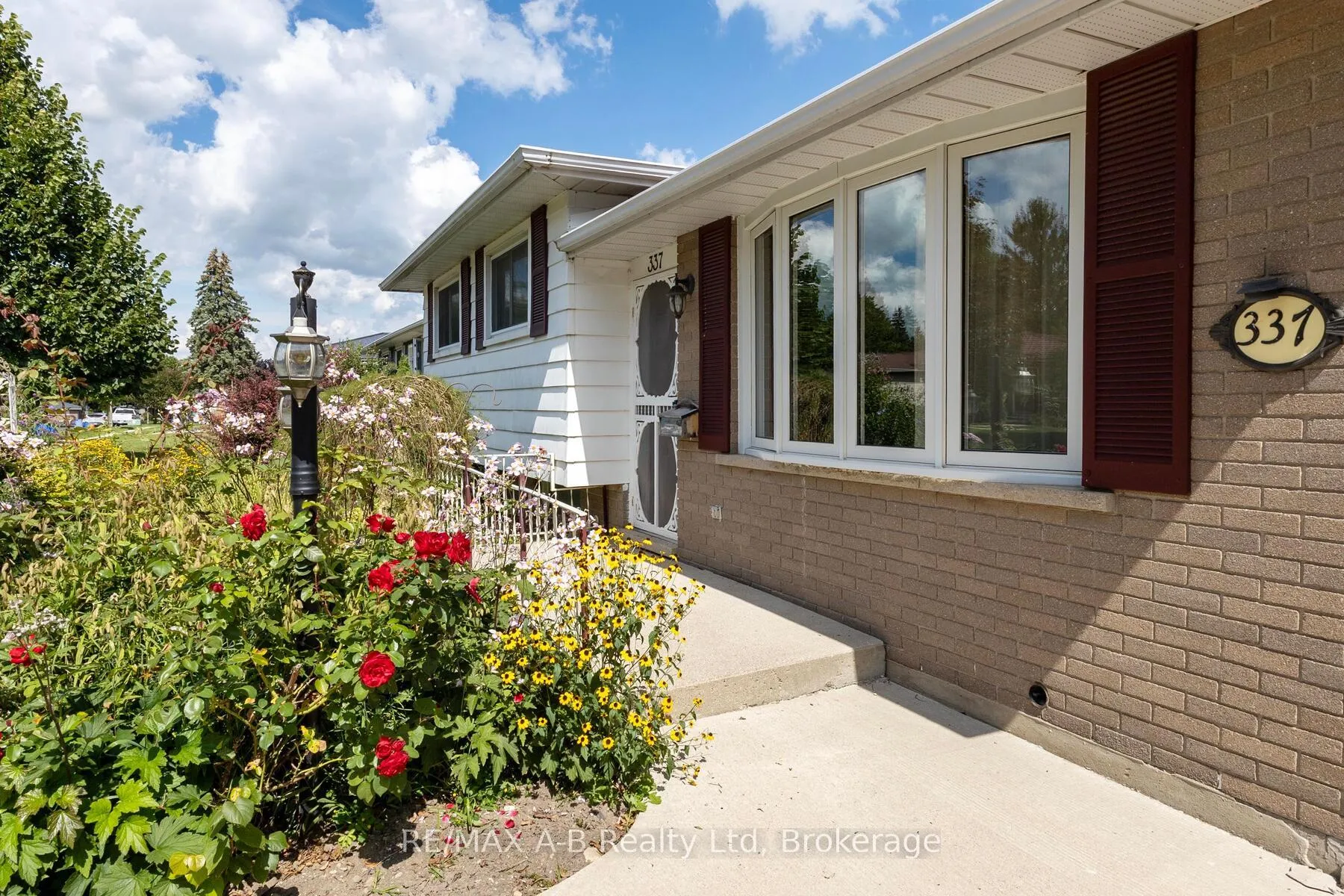 Photo 4 of 337 Willow Street, Stratford — HOMEH