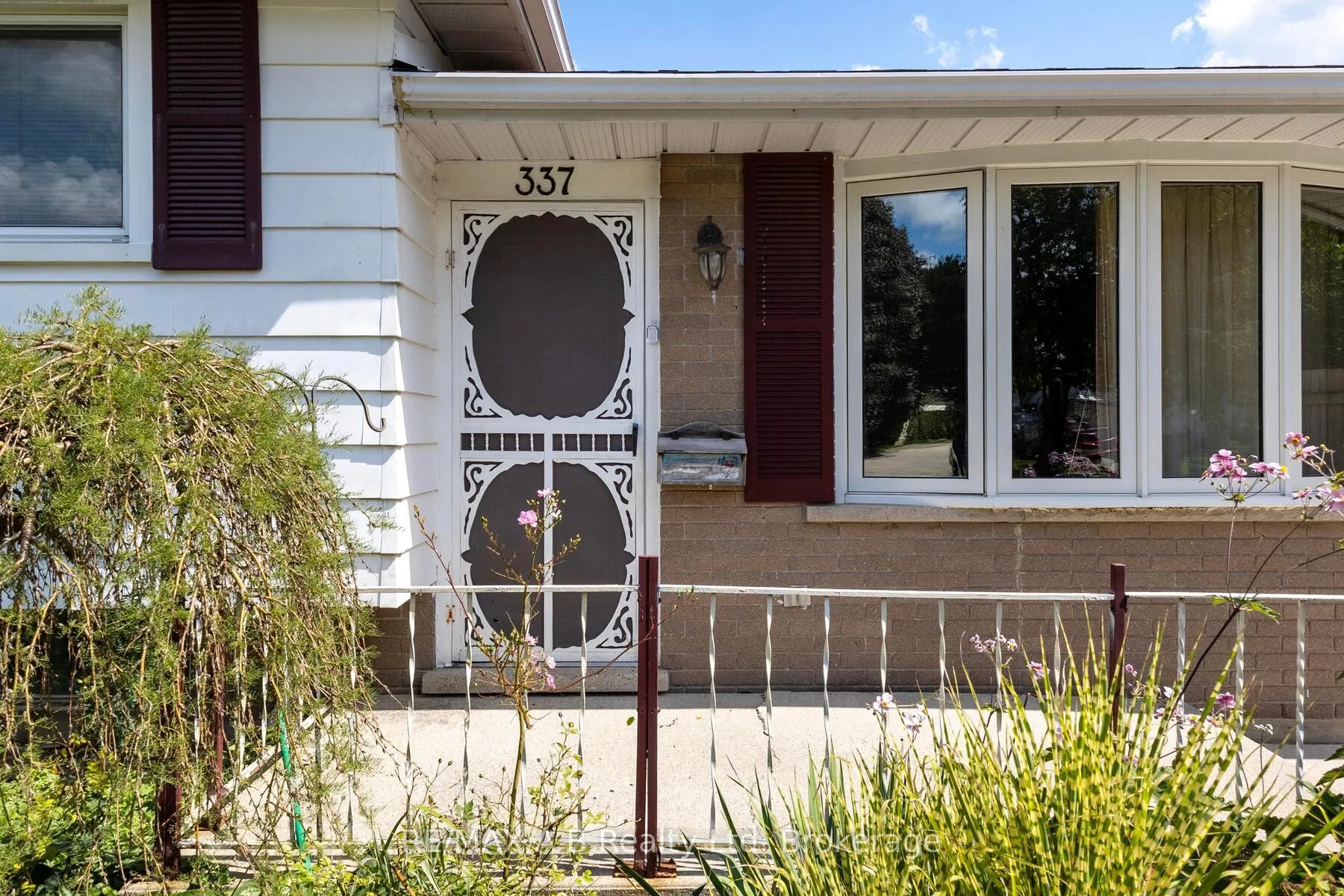 Photo 5 of 337 Willow Street, Stratford — HOMEH