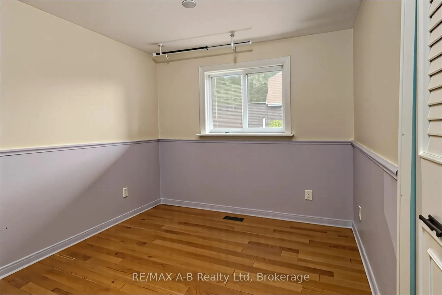 Photo 12 of 337 Willow Street, Stratford — HOMEH