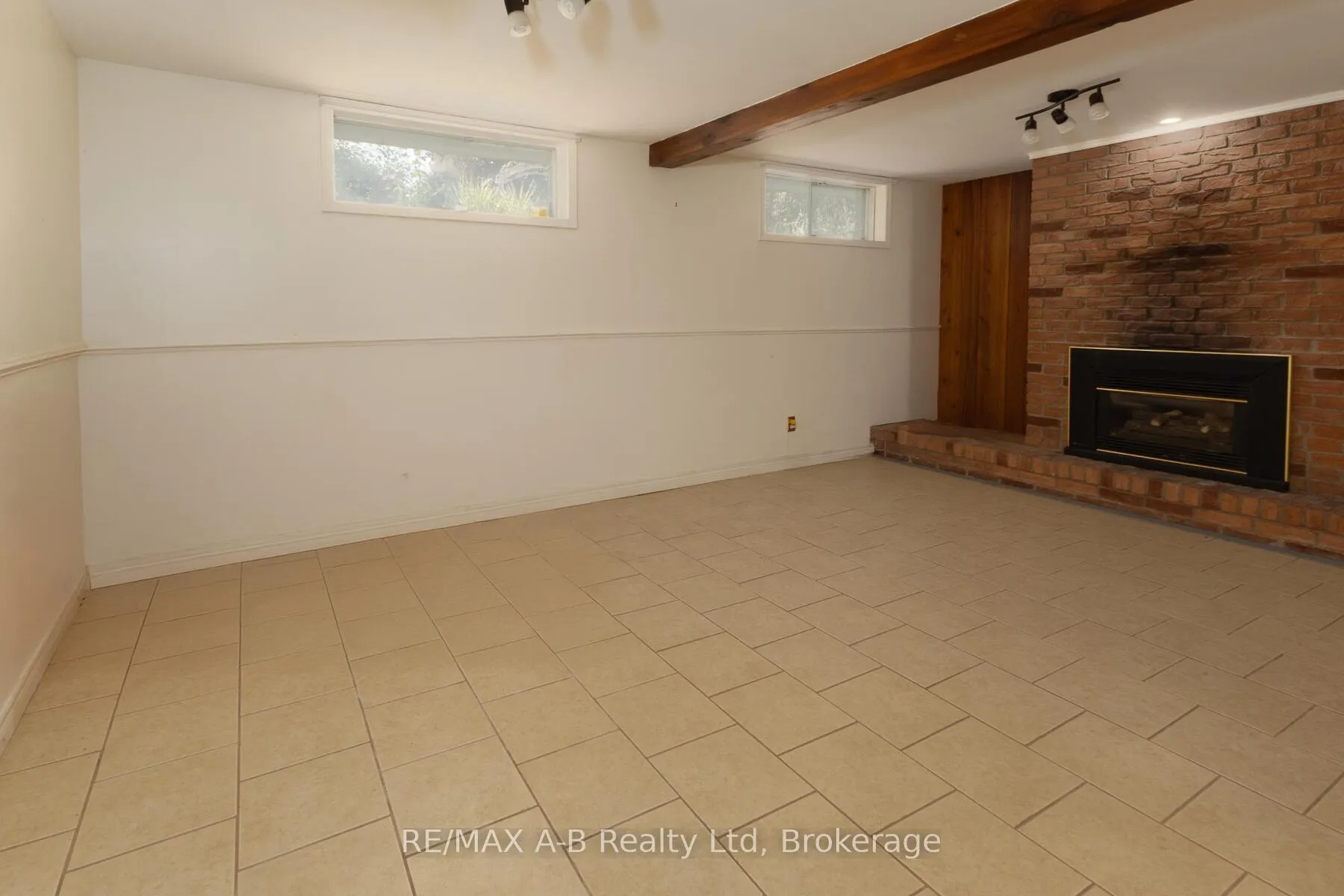 Photo 15 of 337 Willow Street, Stratford — HOMEH