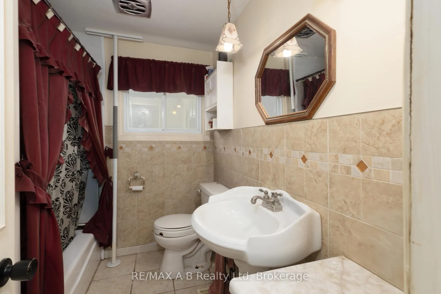 Photo 17 of 337 Willow Street, Stratford — HOMEH