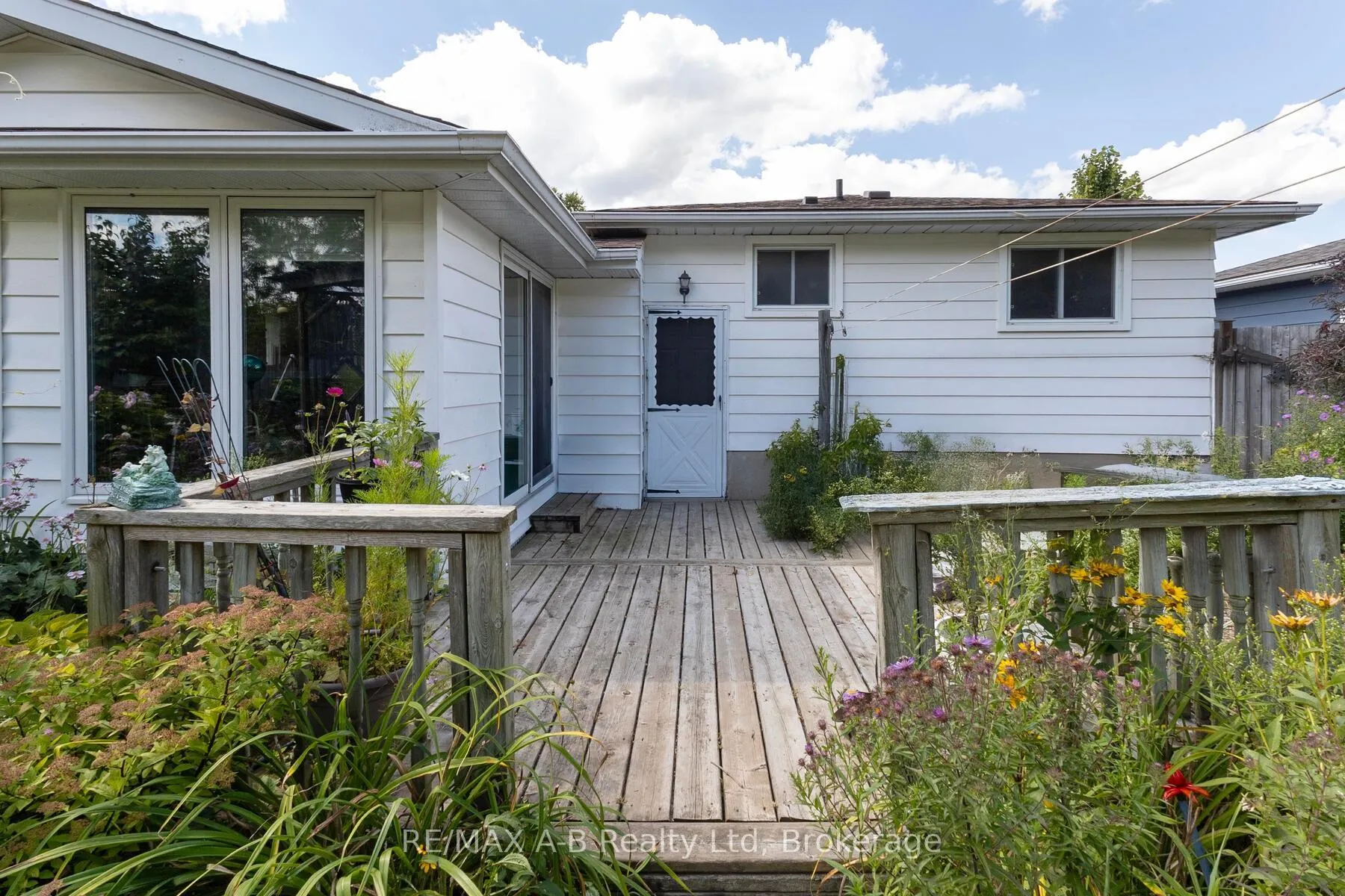 Photo 19 of 337 Willow Street, Stratford — HOMEH