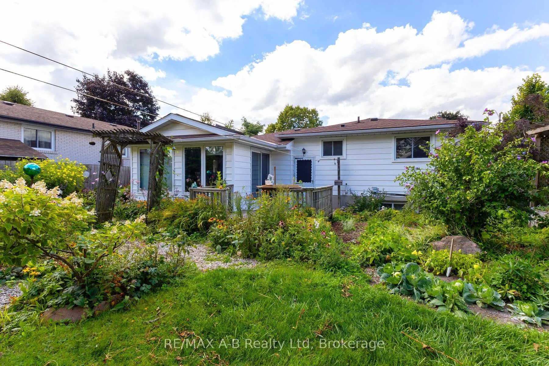 Photo 20 of 337 Willow Street, Stratford — HOMEH