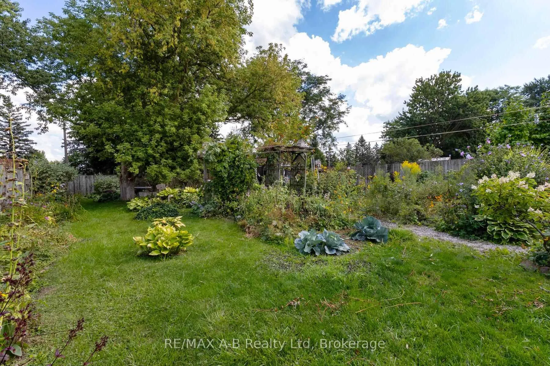 Photo 21 of 337 Willow Street, Stratford — HOMEH