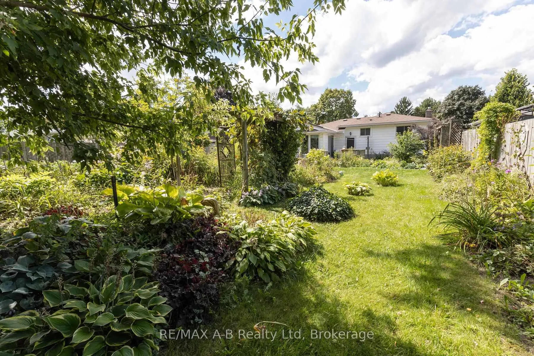 Photo 22 of 337 Willow Street, Stratford — HOMEH