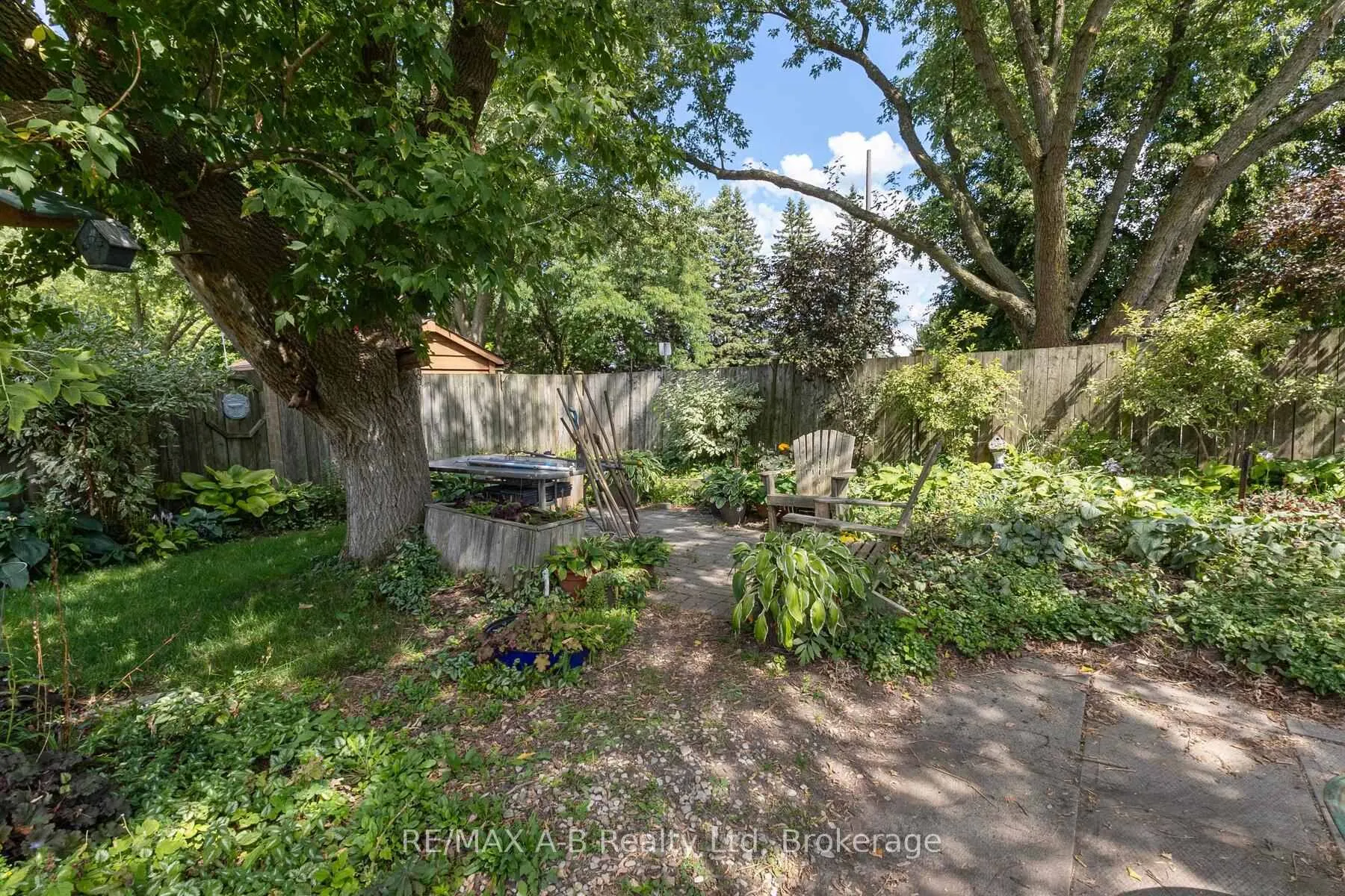 Photo 23 of 337 Willow Street, Stratford — HOMEH