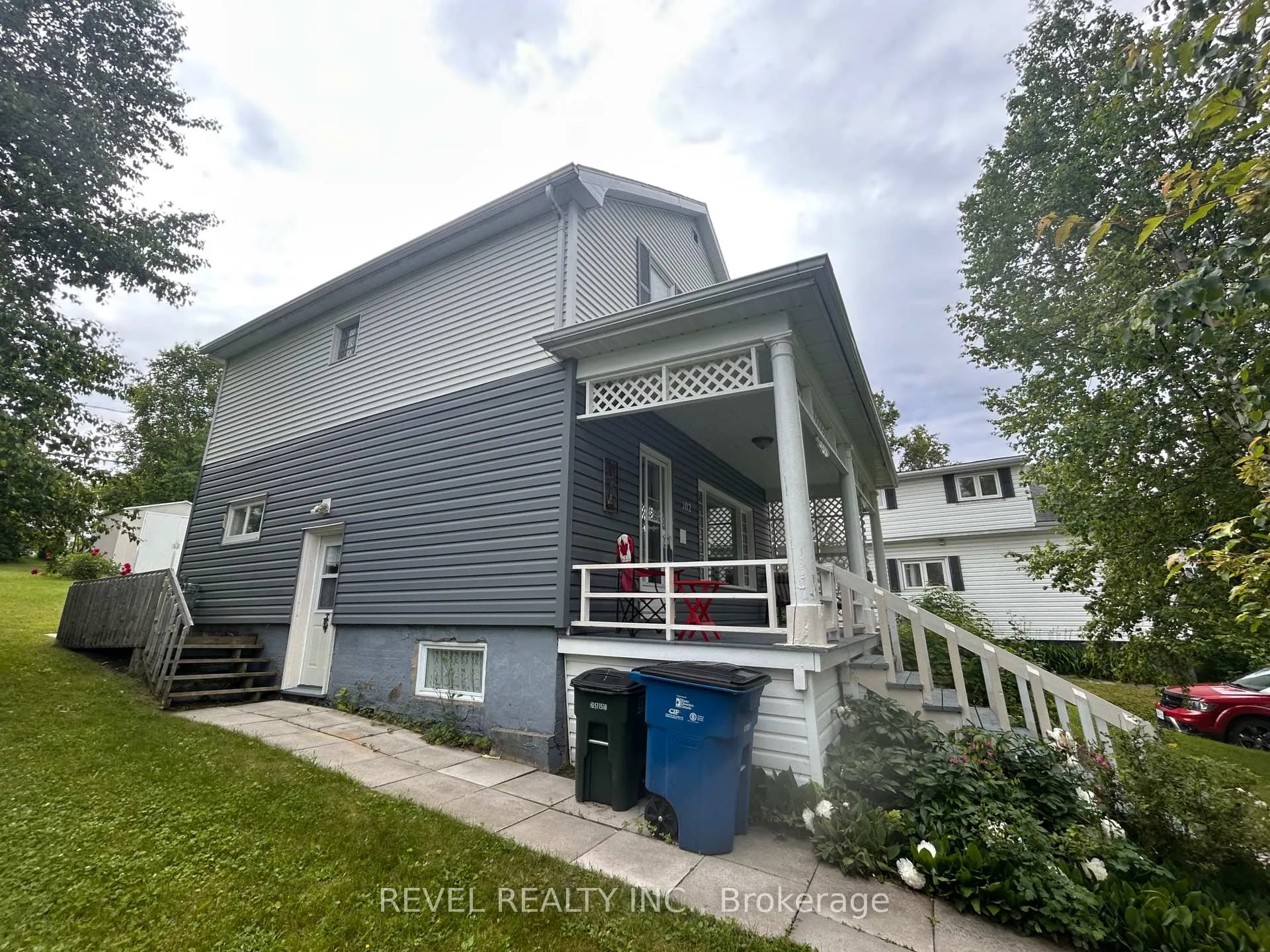Photo 2 of 102 Twelfth Avenue, Cochrane — HOMEH