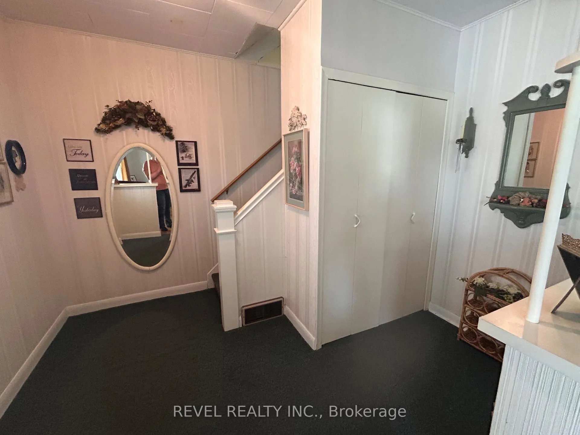 Photo 7 of 102 Twelfth Avenue, Cochrane — HOMEH