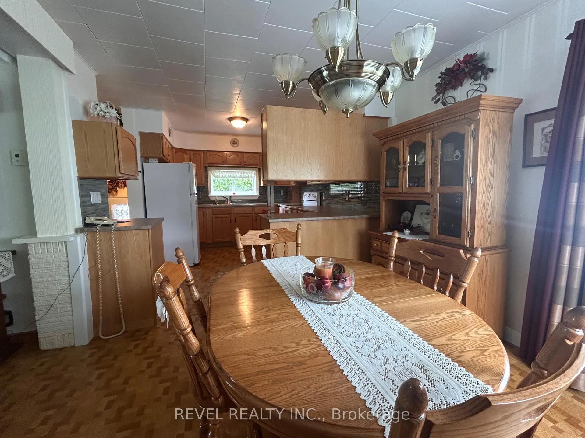 Photo 11 of 102 Twelfth Avenue, Cochrane — HOMEH