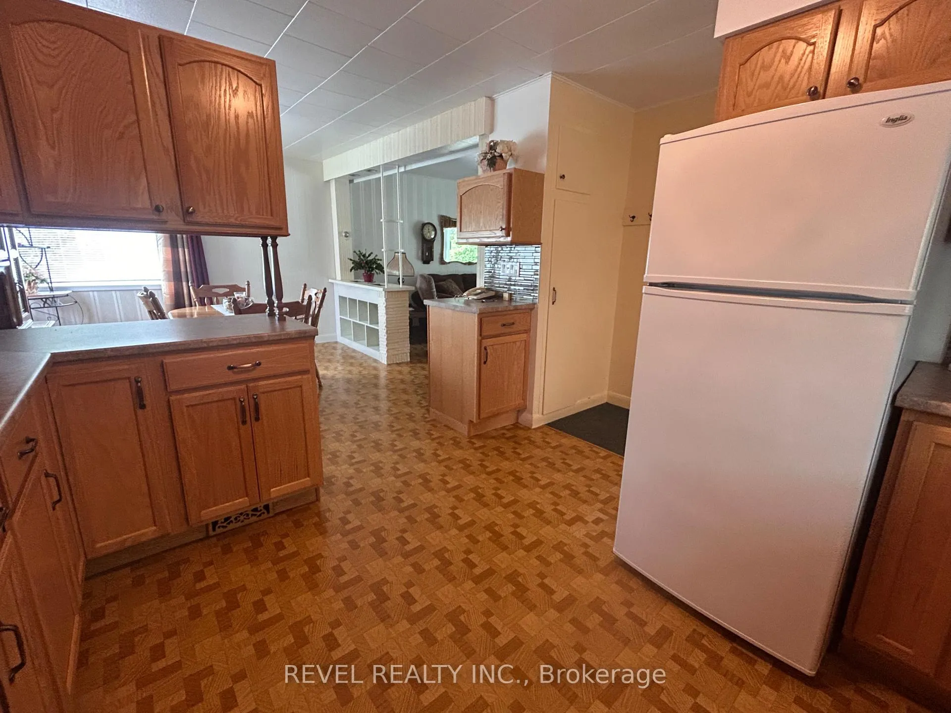 Photo 13 of 102 Twelfth Avenue, Cochrane — HOMEH