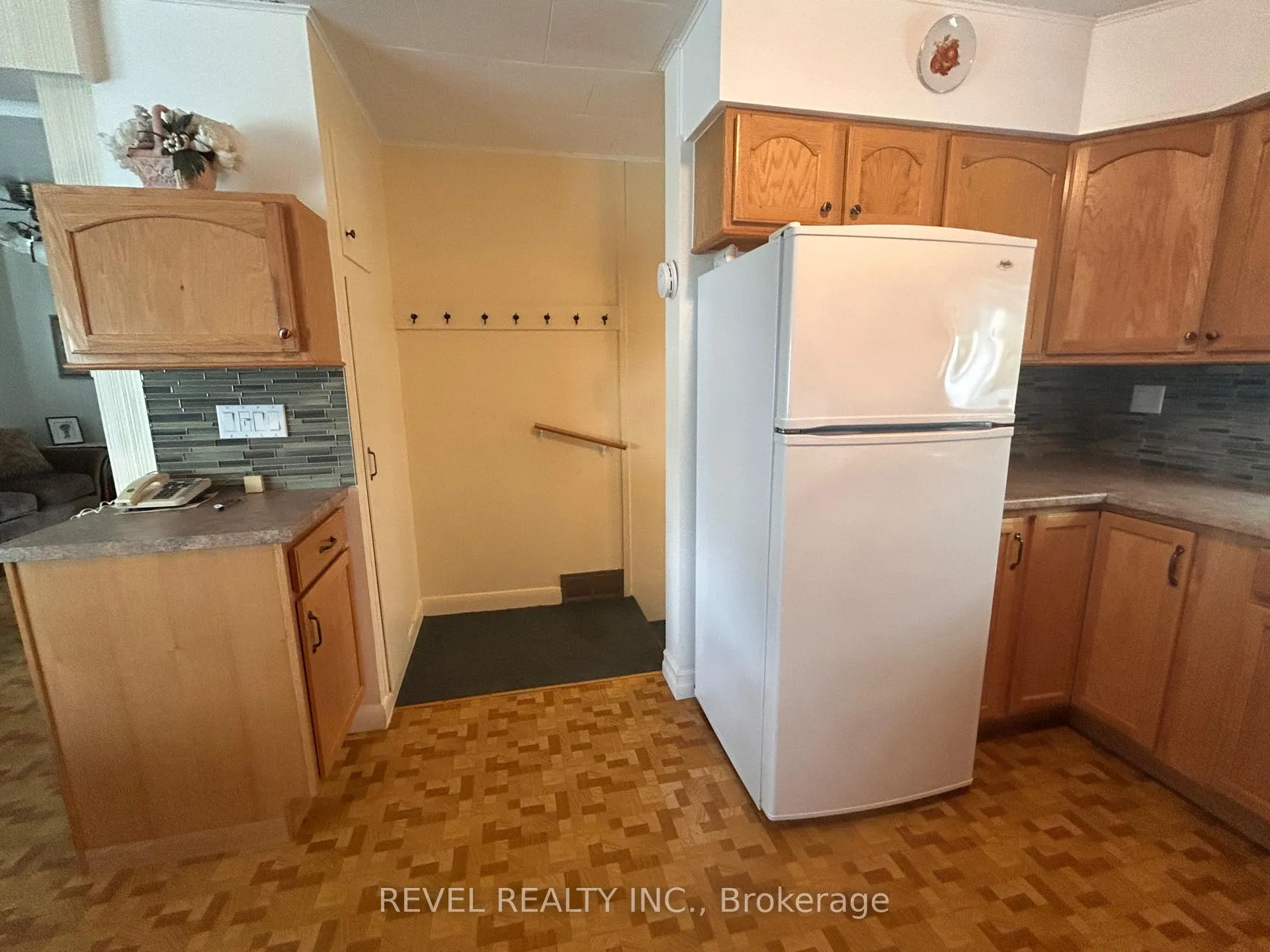 Photo 14 of 102 Twelfth Avenue, Cochrane — HOMEH